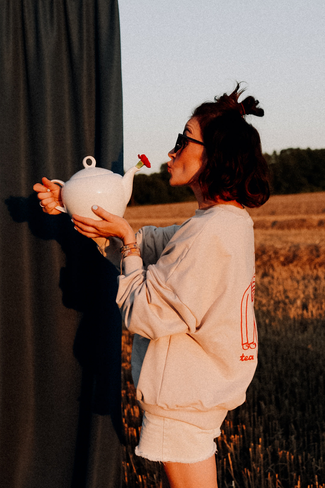 TEA LOVER AUF CREME - SWEATSHIRT (LIEFERUNG CA. 14 TAGE)