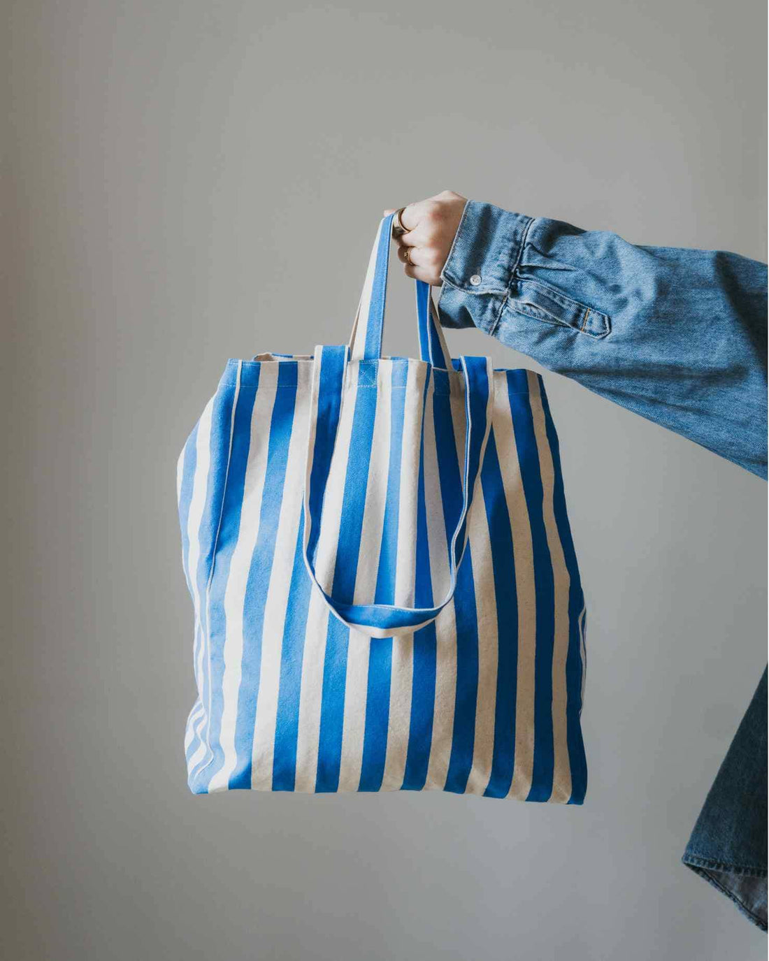 OMOM TRAGETASCHE - STREIFEN BLAU + CREME