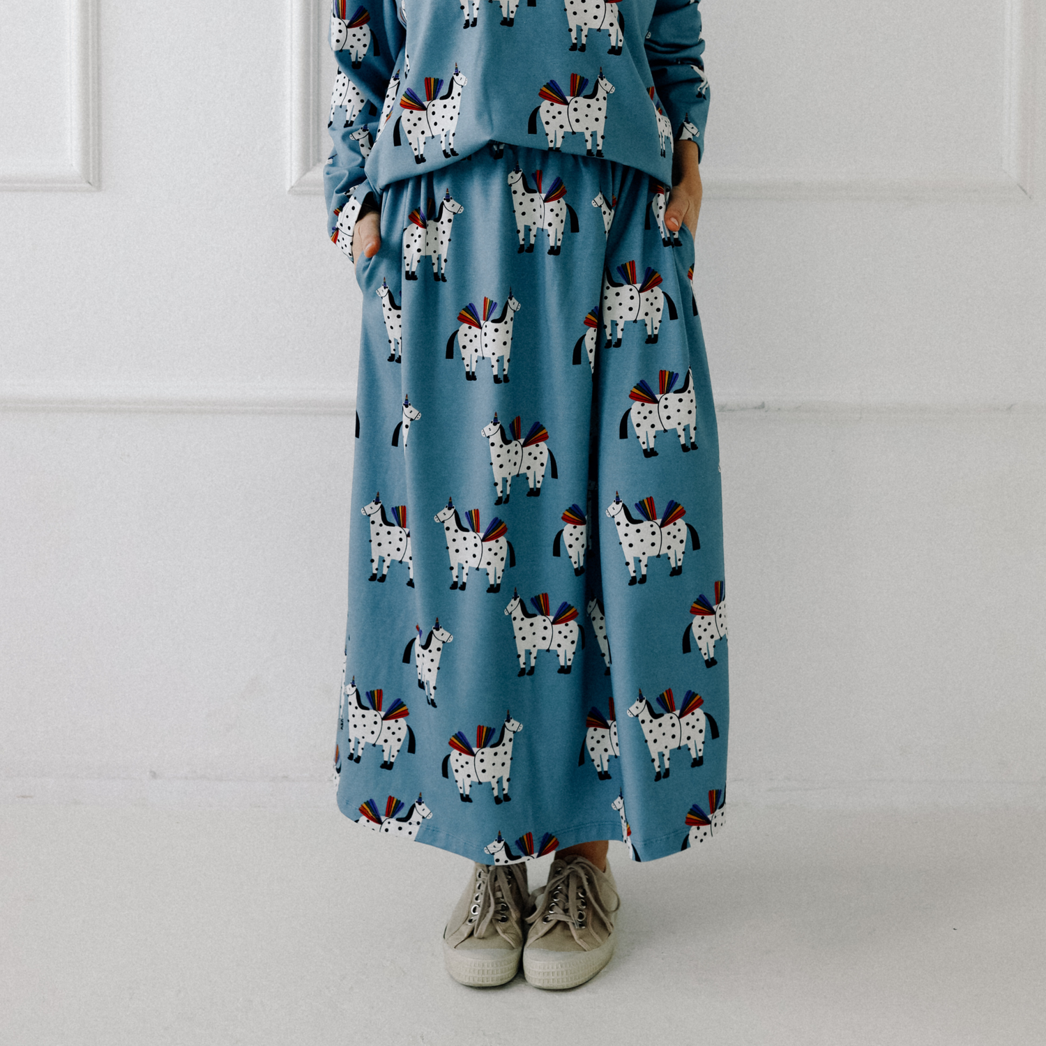 PFERDE AUF BLAU -  ERWACHSENEN ROCK