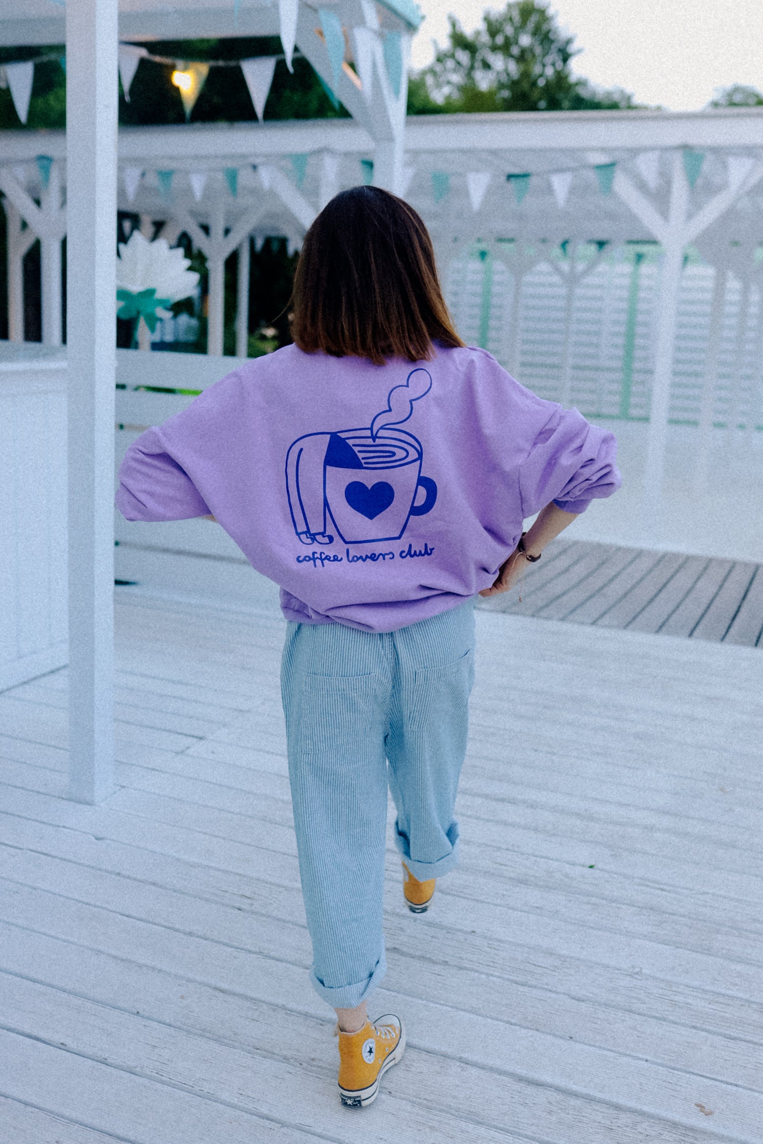 BIG COFFEE LOVER AUF LILA - ERWACHSENEN SWEATSHIRT