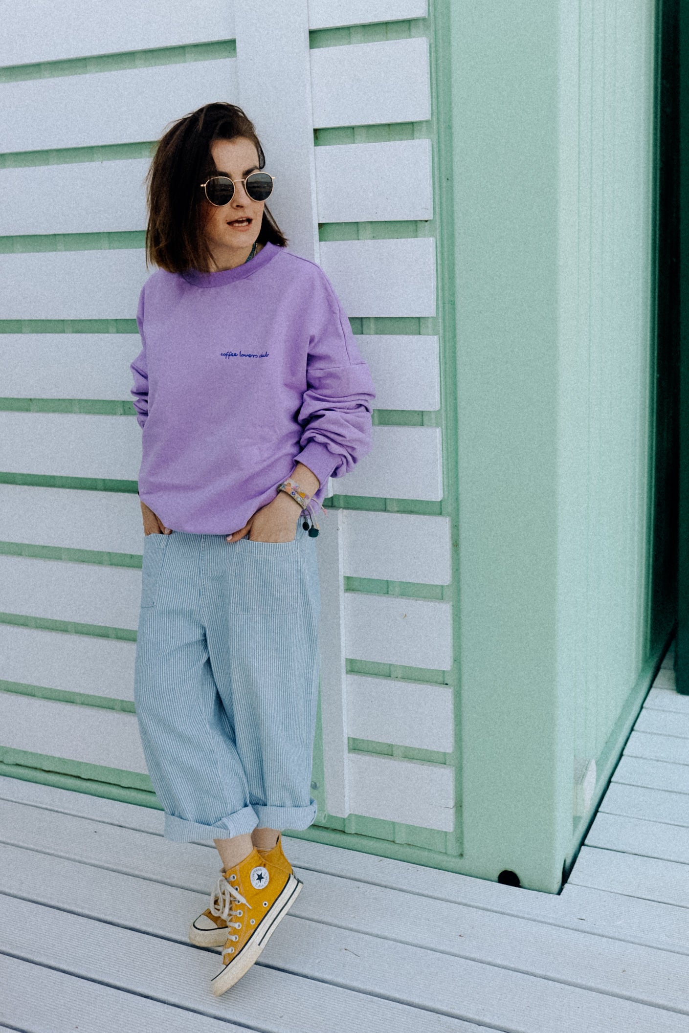 BIG COFFEE LOVER AUF LILA - ERWACHSENEN SWEATSHIRT