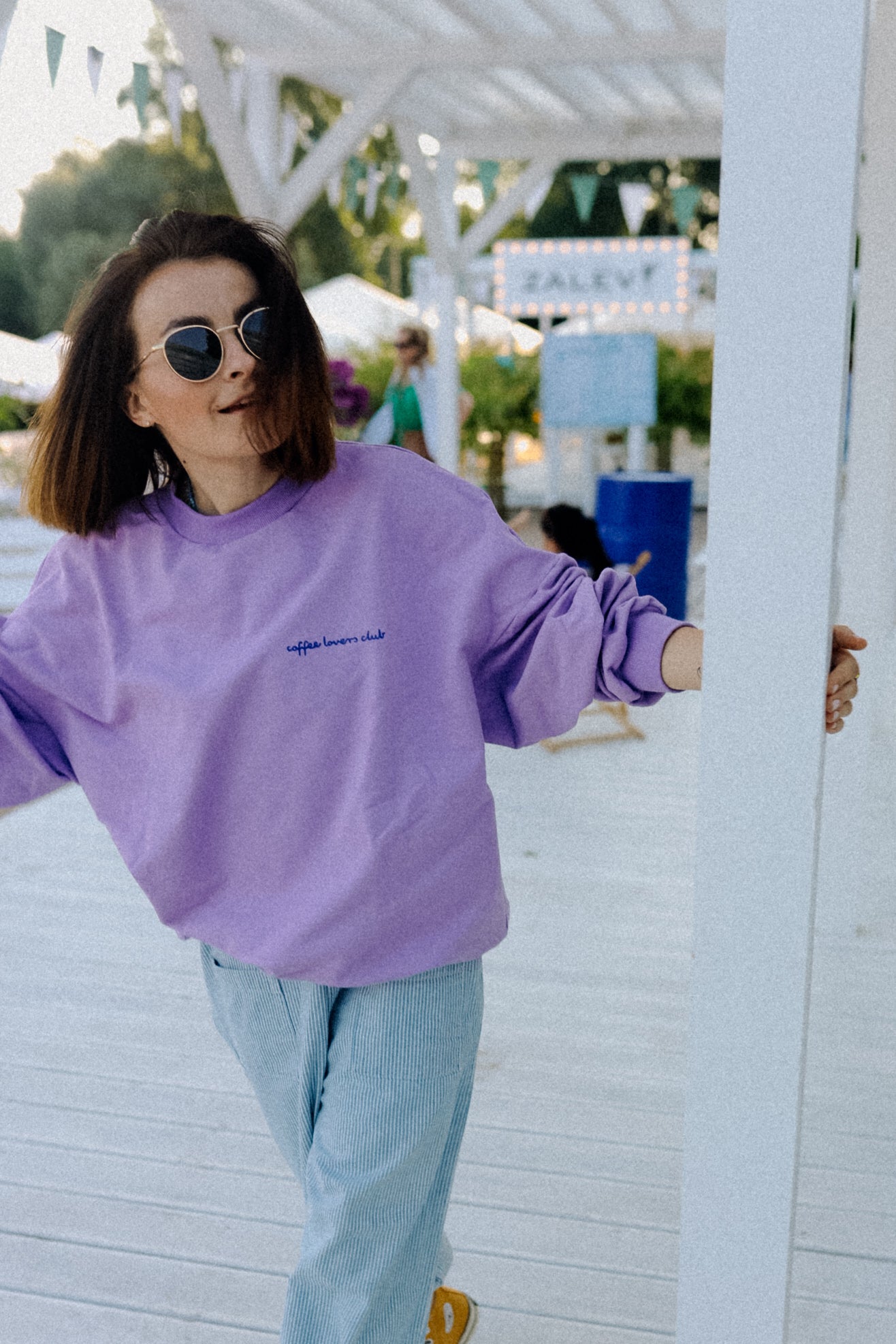 BIG COFFEE LOVER AUF LILA - ERWACHSENEN SWEATSHIRT