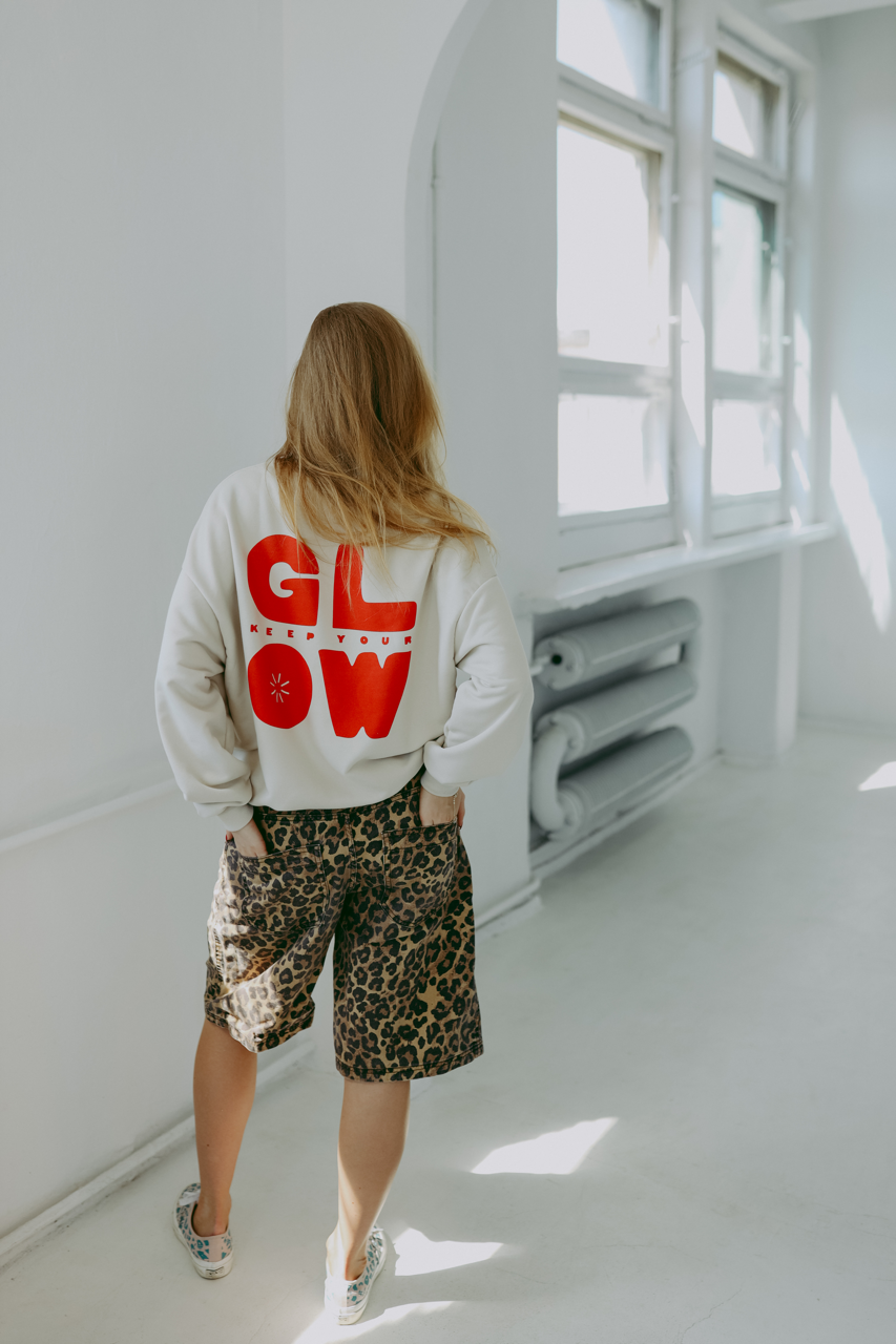 Glow - Oversized Sweatshirt - Creme