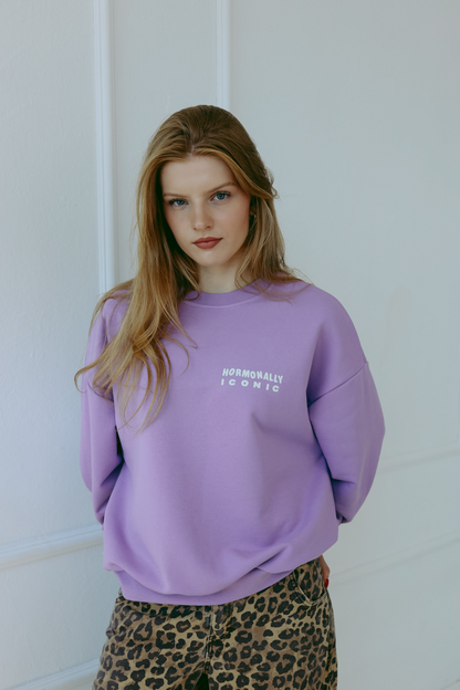Hormonally Iconic - Oversized Sweatshirt - Lila