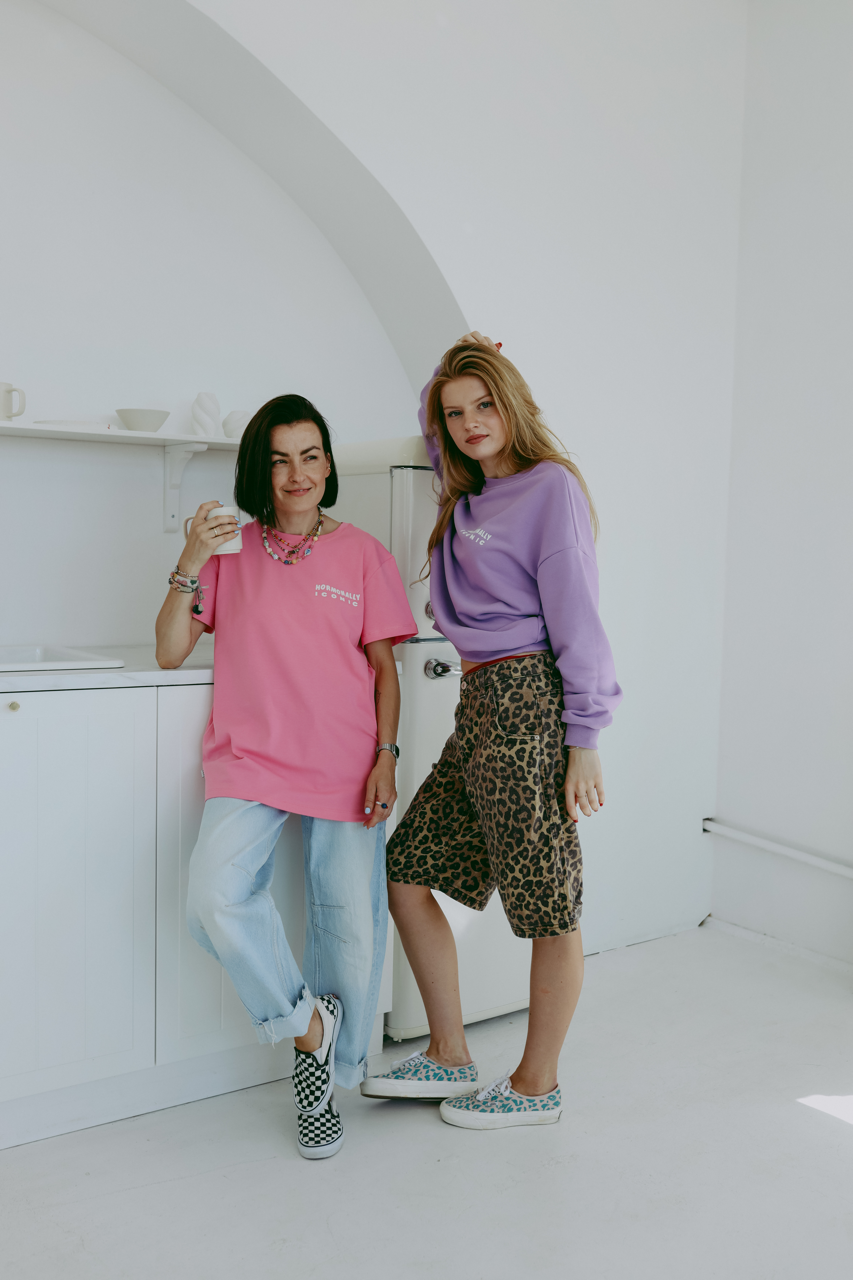 Hormonally Iconic - Erwachsenen T-Shirt - Pink