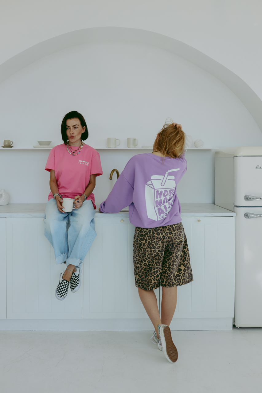 Hormonally Iconic - Erwachsenen T-Shirt - Pink