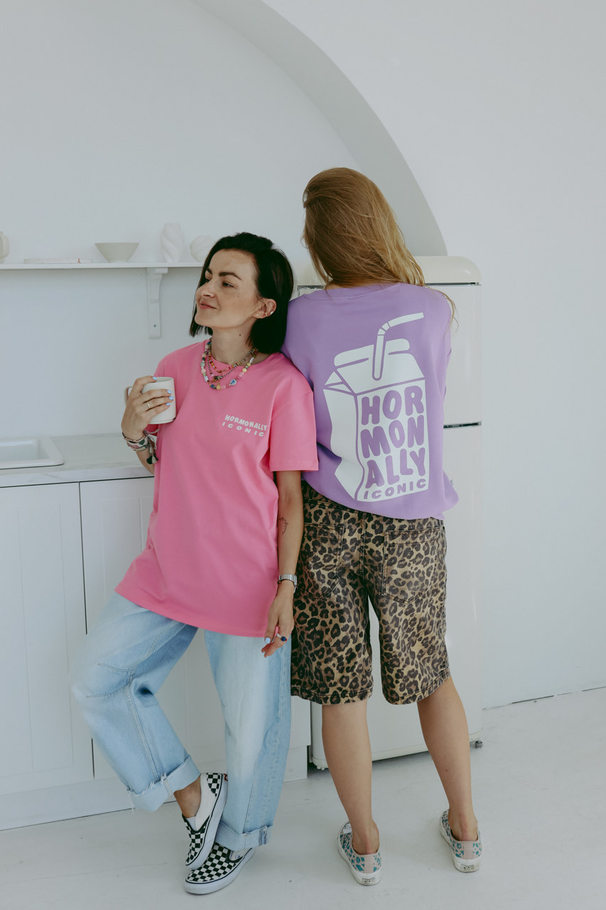 Hormonally Iconic - Erwachsenen T-Shirt - Pink