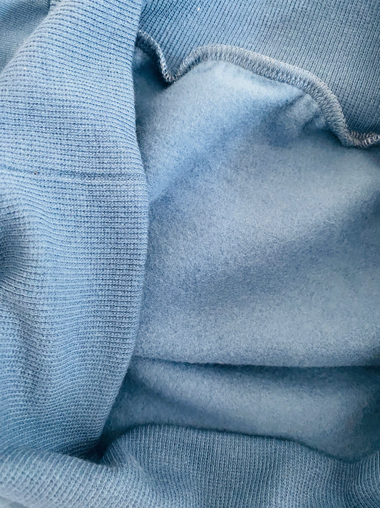 KINDER SWEATSHIRT - APFEL AUF JEANS BLUE (LIEFERUNG MAX. 14 TAGE)