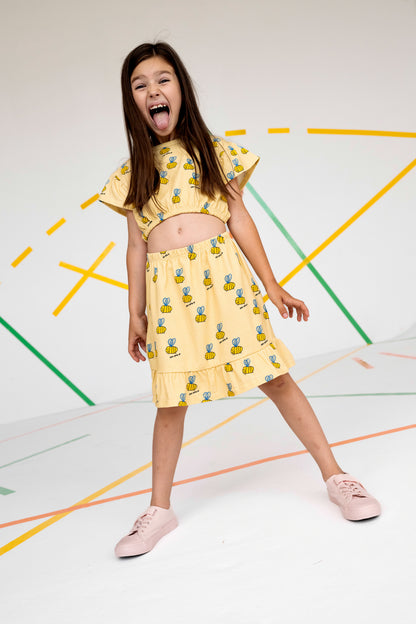 BEE ON YELLOW CROPPED SHIRT