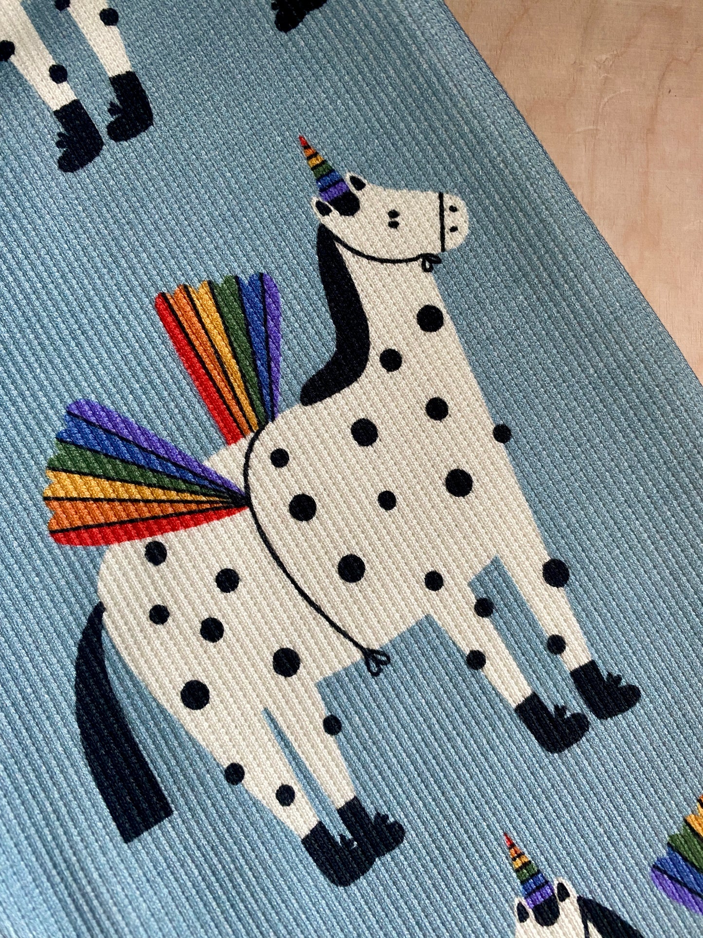 HORSE ON BLUE LEGGINGS