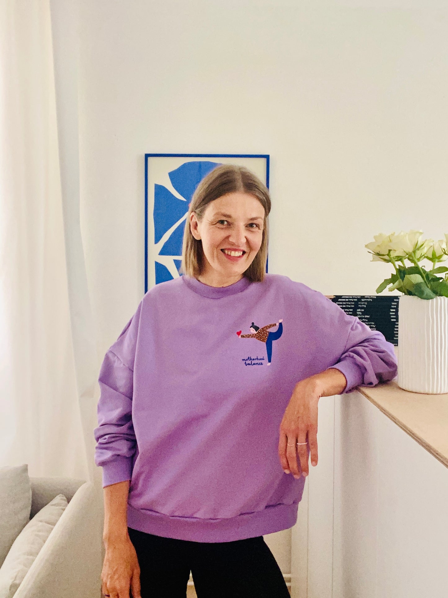 ERWACHSENEN SWEATSHIRT- MOTHERHOOD BALANCE AUF LILA (LIEFERUNG MAX. 14 TAGE)