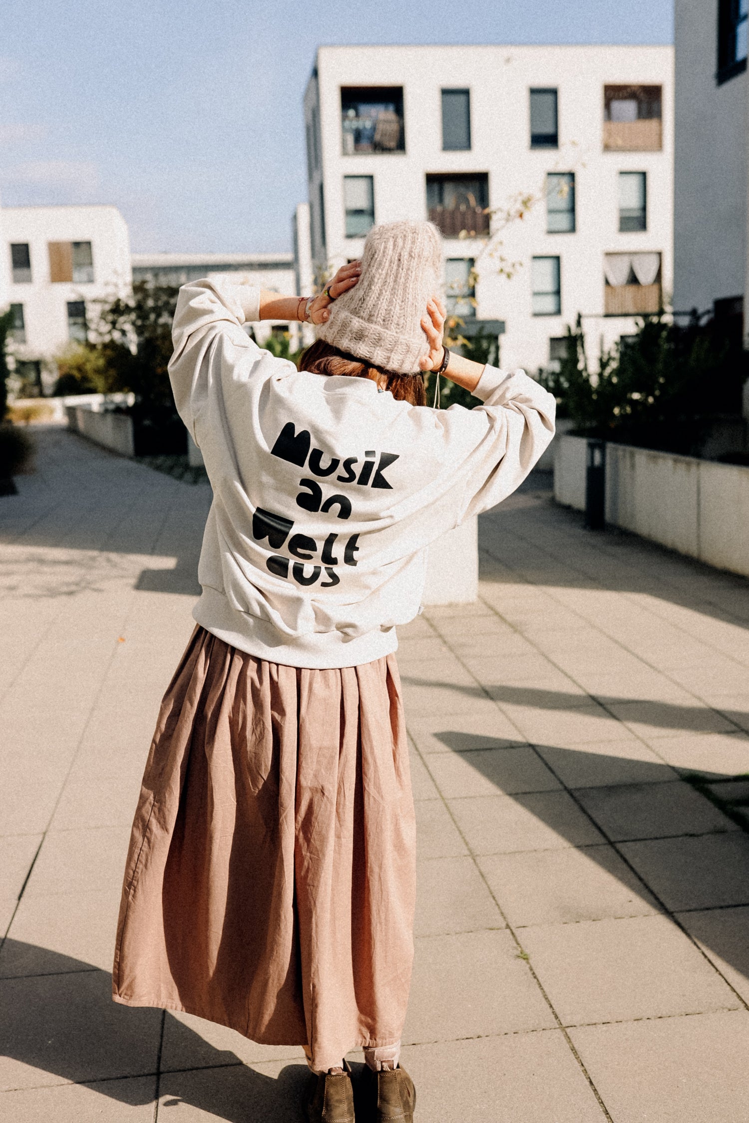 MUSIK AN WELT AUS - SWEATSHIRT CREME