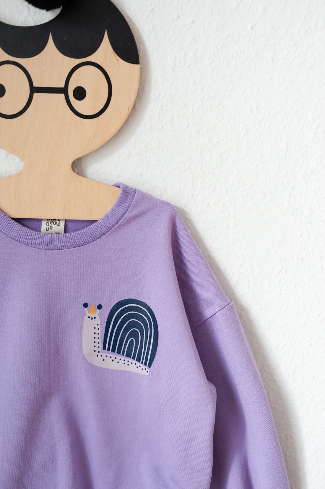 KIDS SWEATSHIRT - SNAIL ON BLUE