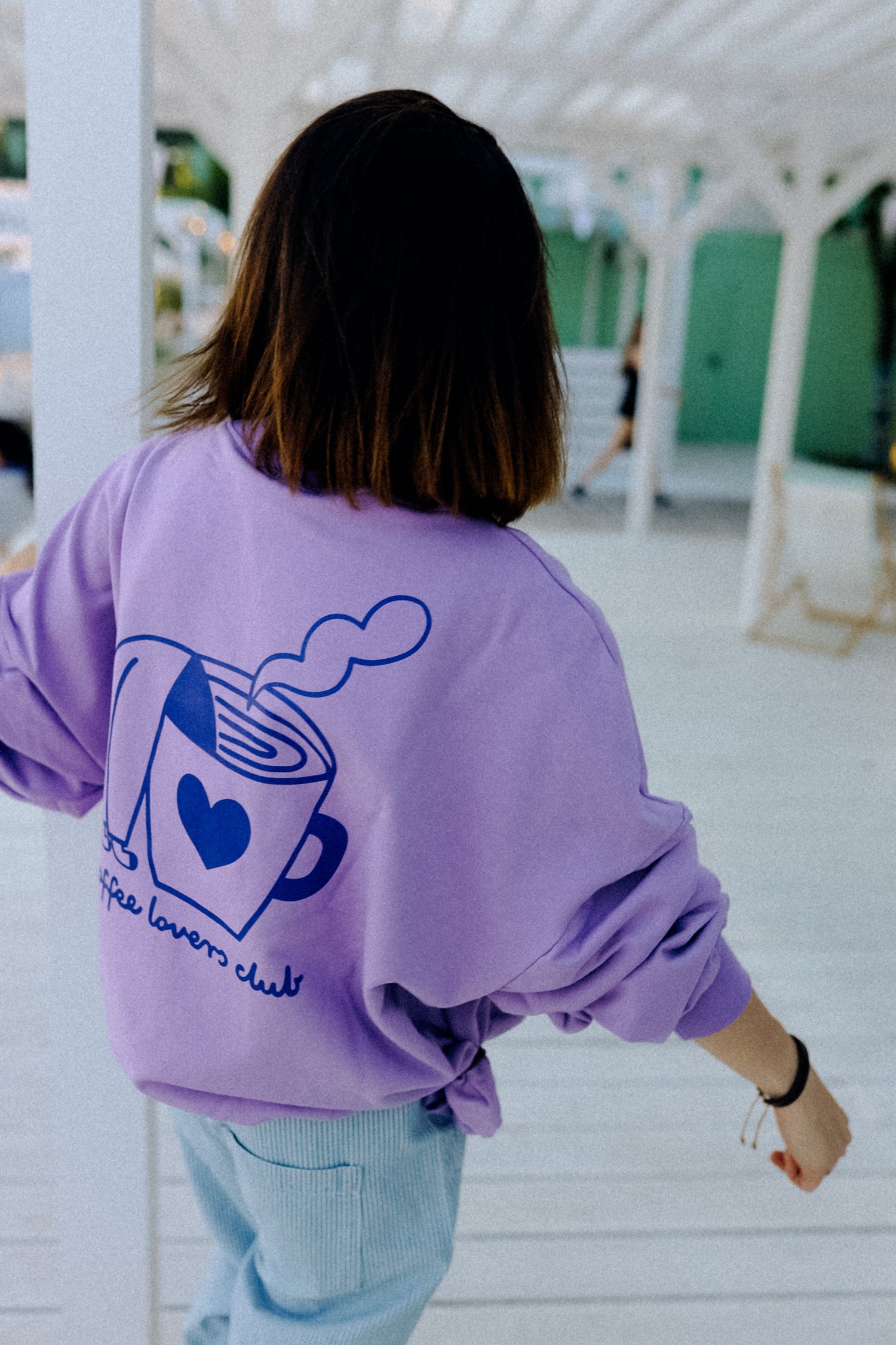 Big Coffee Lover - Oversized Sweatshirt in Lila