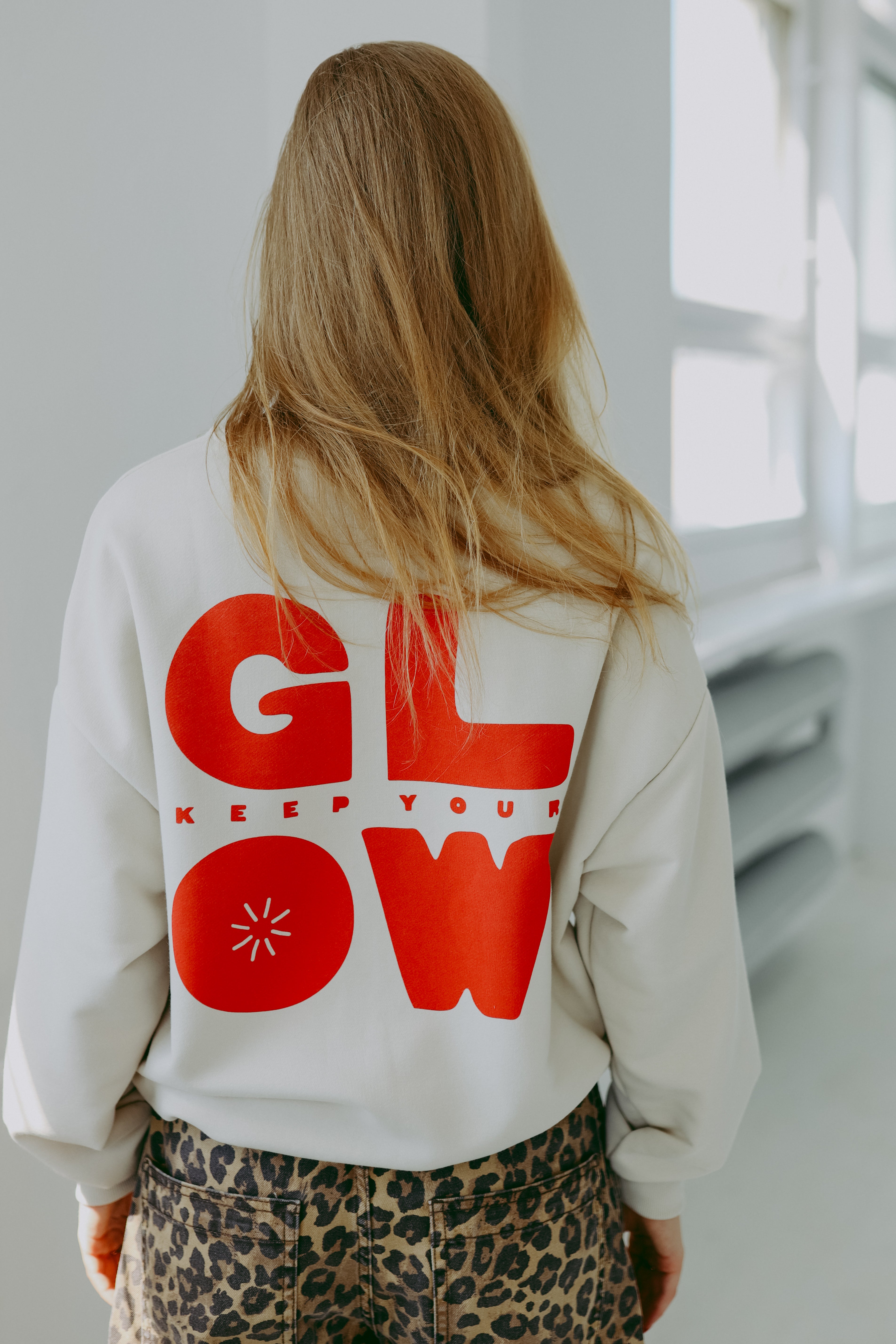 Glow - Oversized Sweatshirt - Creme