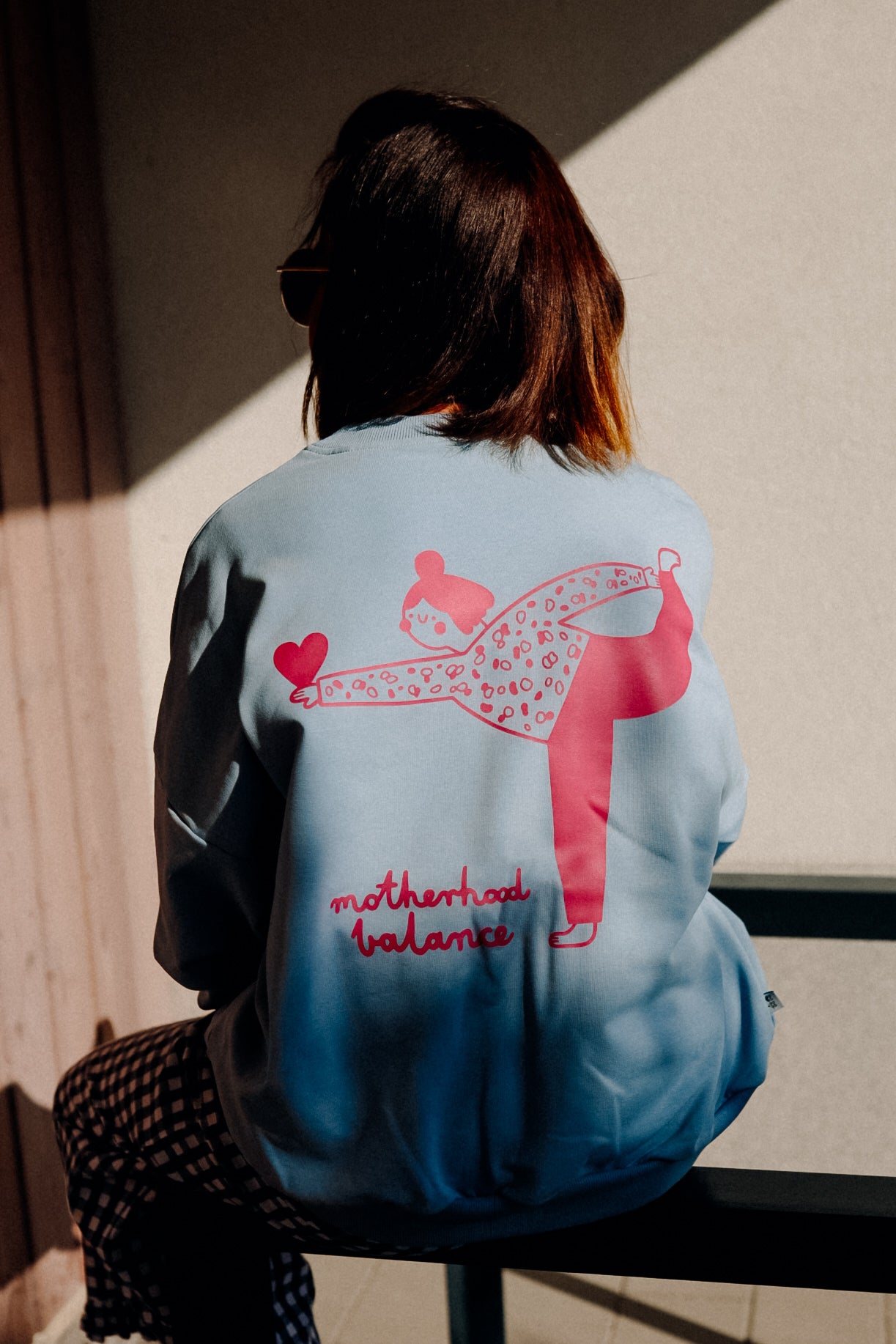 BIG MOTHERHOOD BALANCE AUF HELLBLAU - ERWACHSENEN SWEATSHIRT
