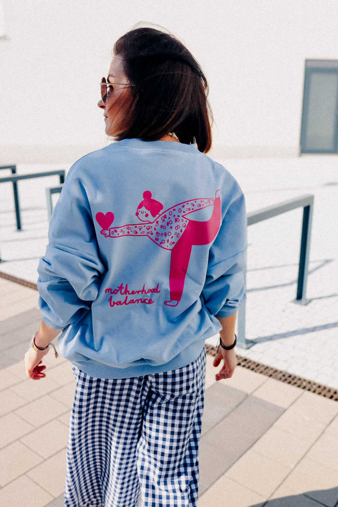 BIG MOTHERHOOD BALANCE AUF HELLBLAU - ERWACHSENEN SWEATSHIRT