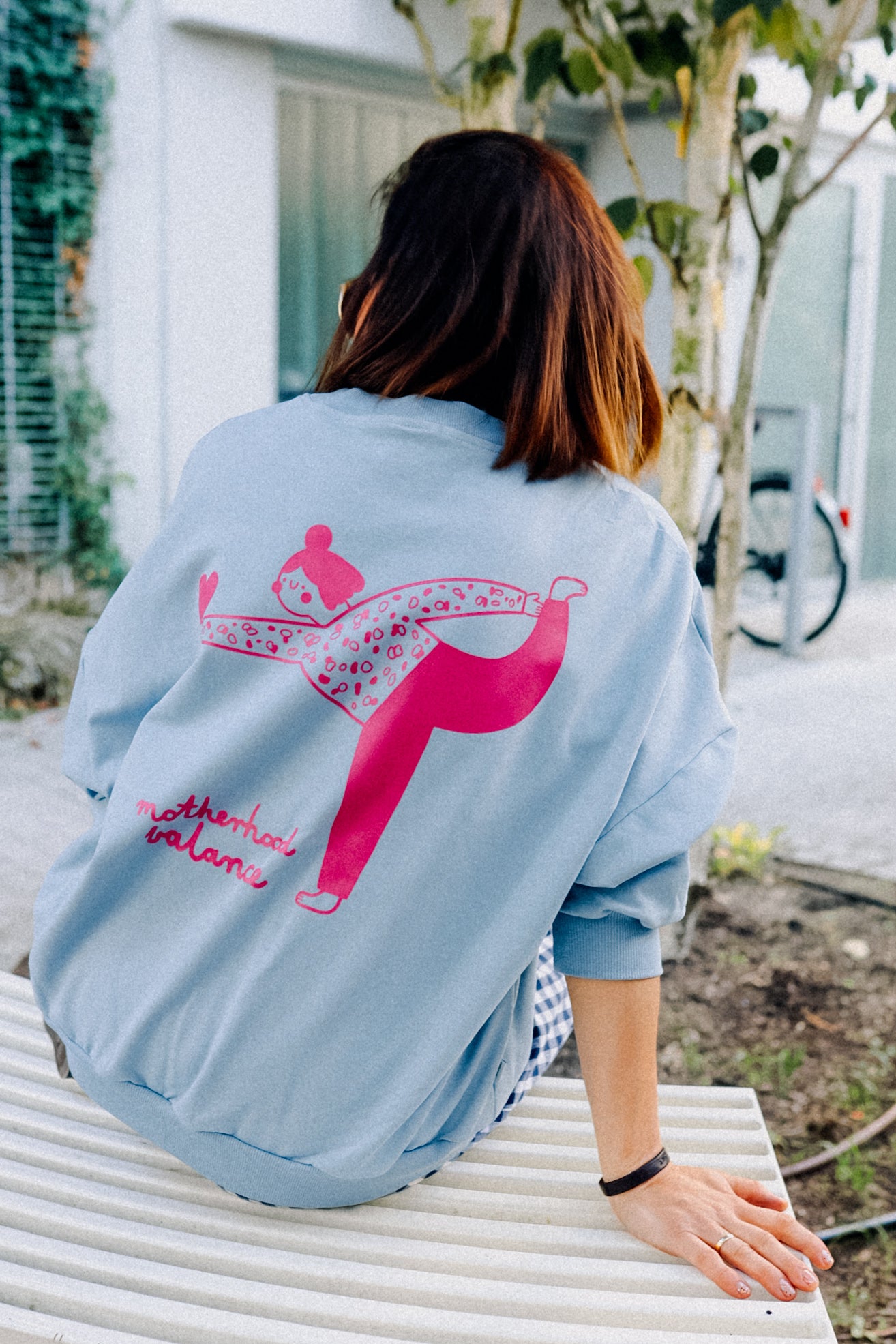 BIG MOTHERHOOD BALANCE AUF HELLBLAU - ERWACHSENEN SWEATSHIRT