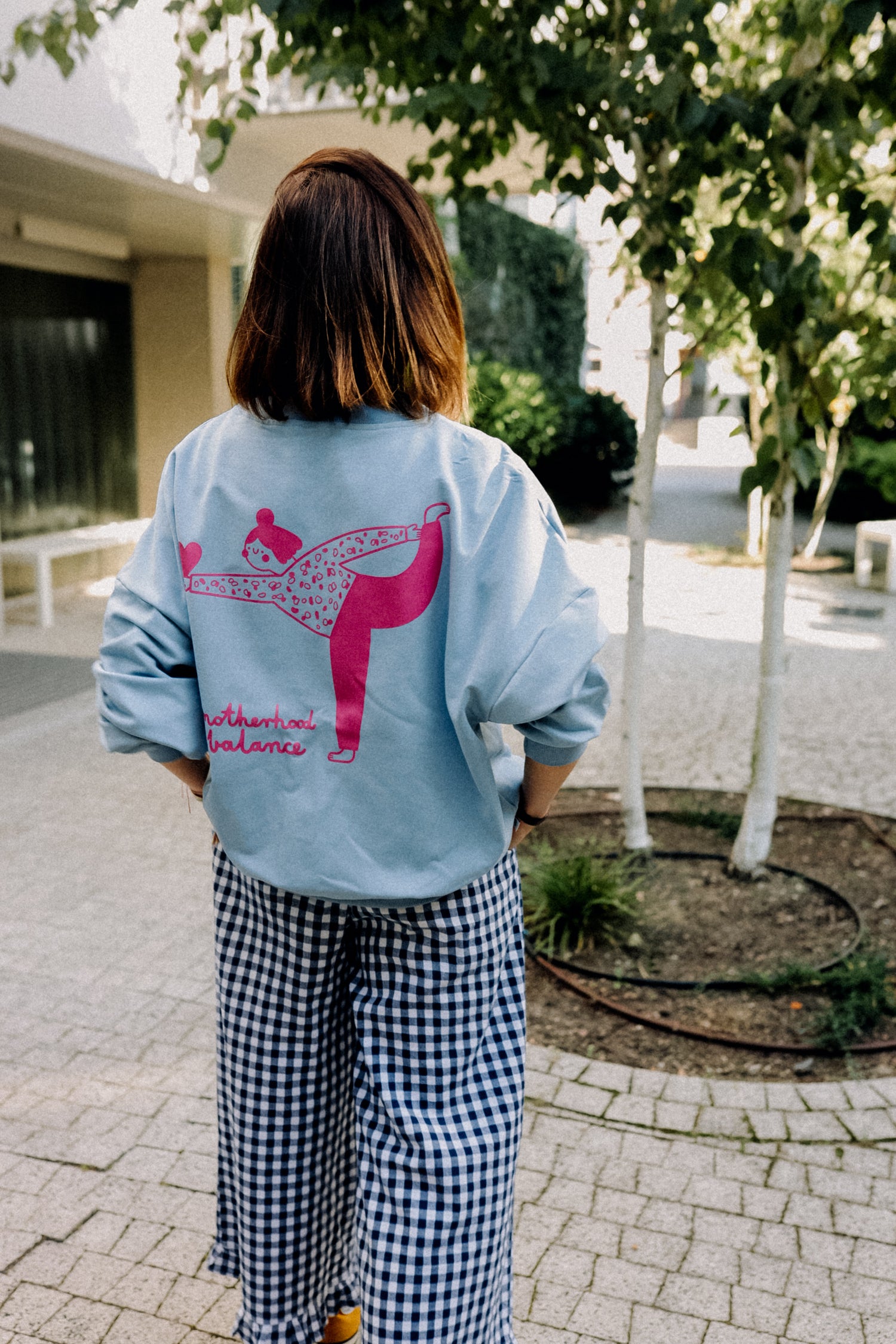 BIG MOTHERHOOD BALANCE AUF HELLBLAU - ERWACHSENEN SWEATSHIRT