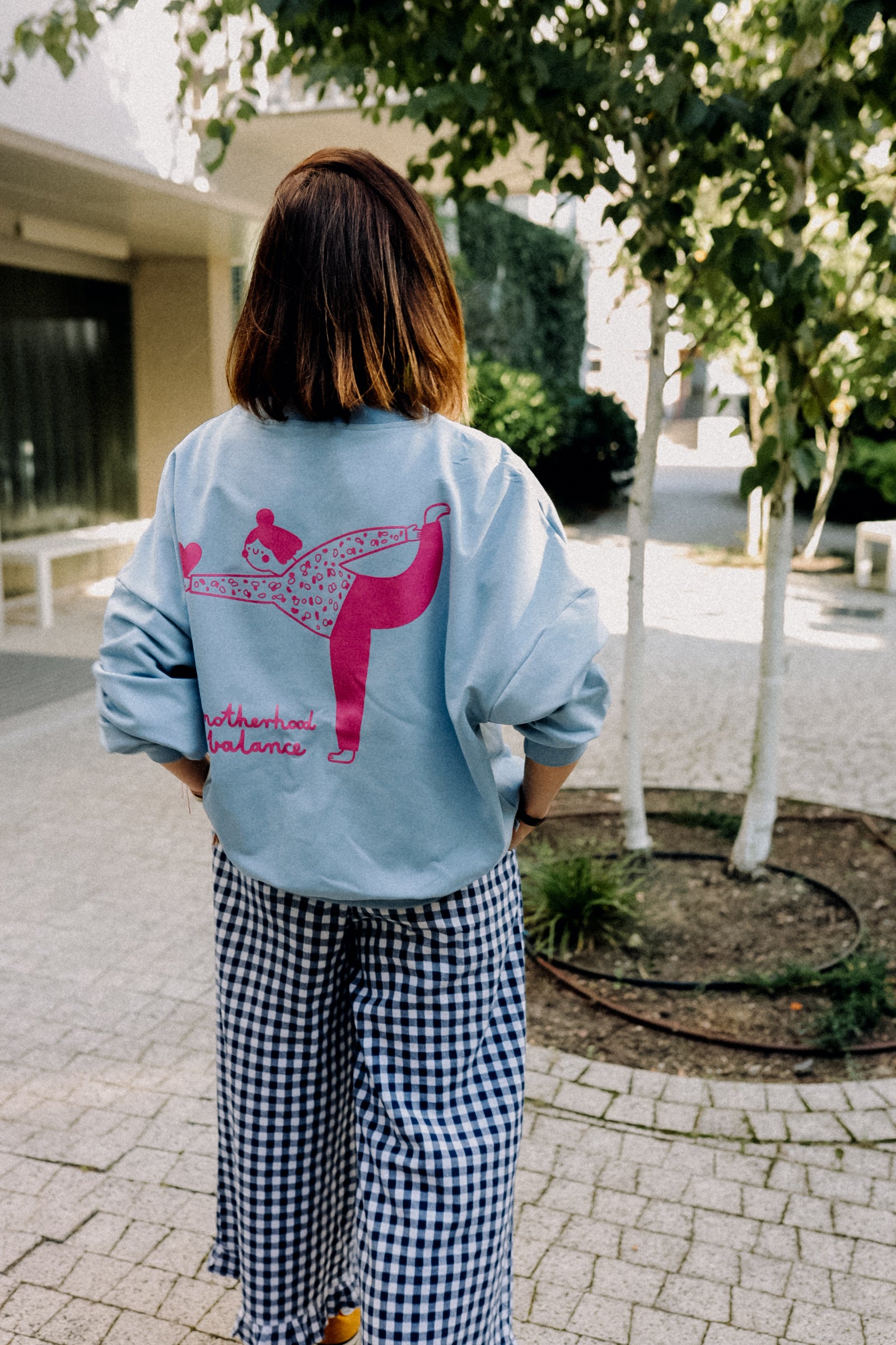 BIG MOTHERHOOD BALANCE AUF HELLBLAU - ERWACHSENEN SWEATSHIRT