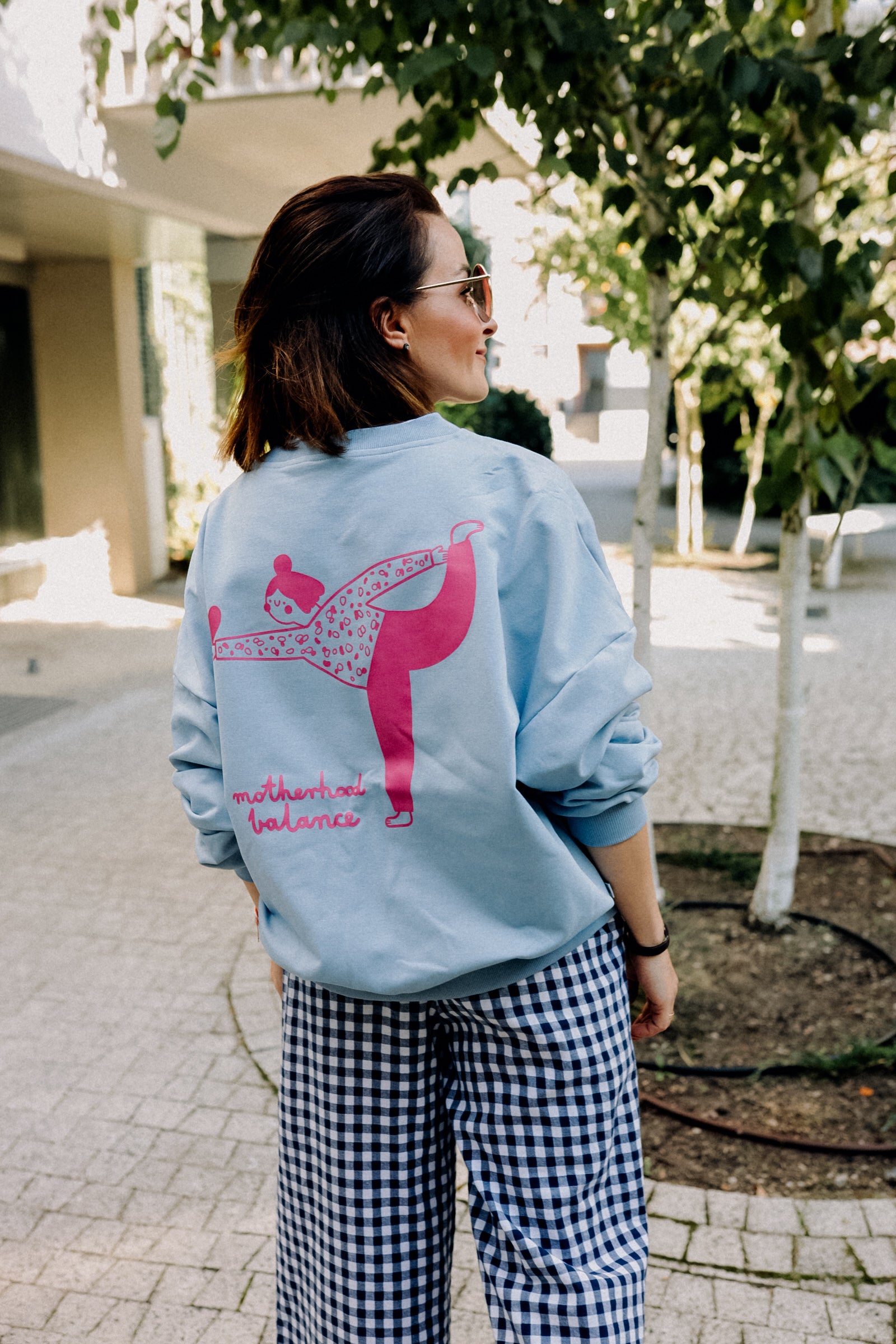 BIG MOTHERHOOD BALANCE AUF HELLBLAU - ERWACHSENEN SWEATSHIRT