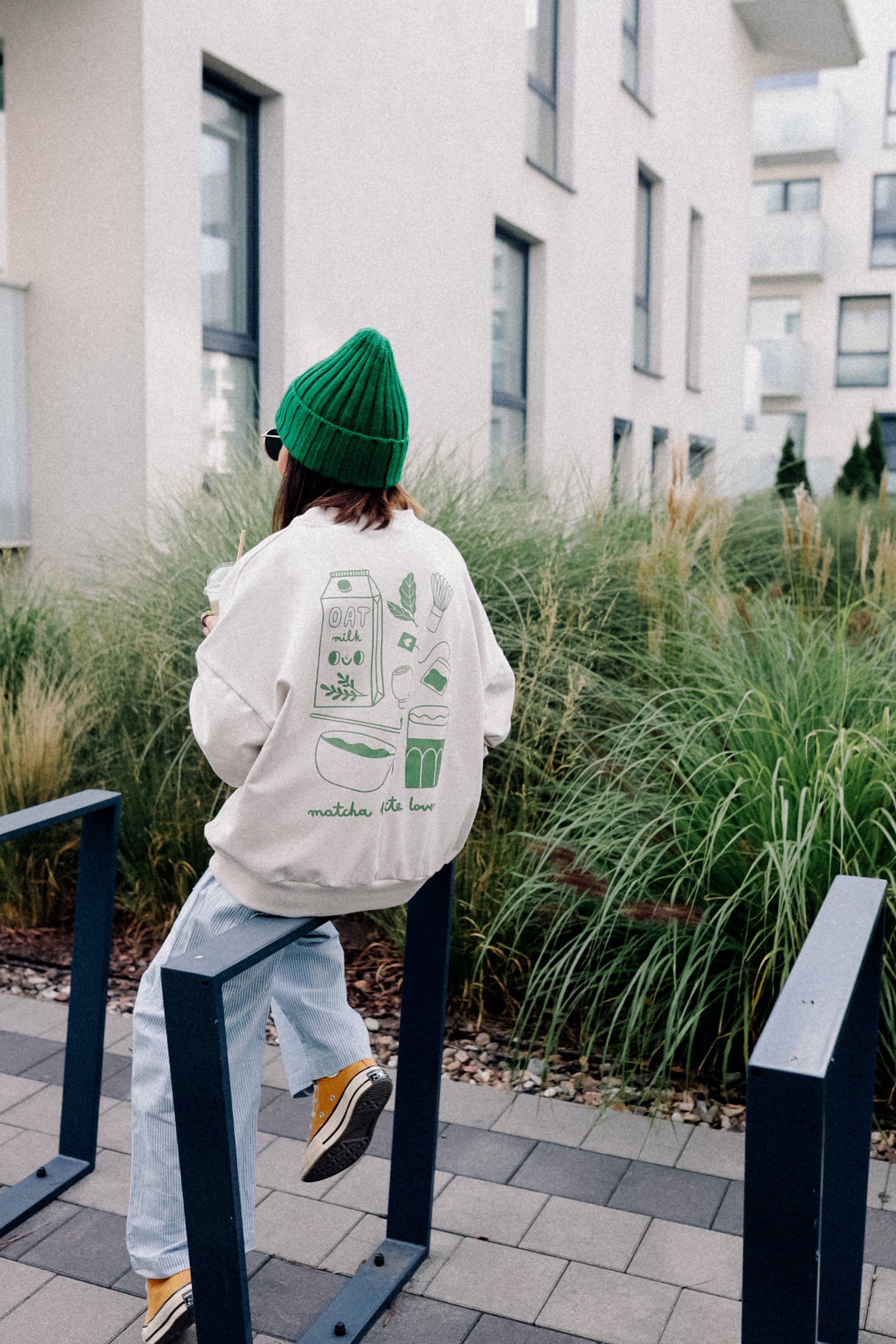 BIG MATCHA AUF CREME - ERWACHSENEN SWEATSHIRT