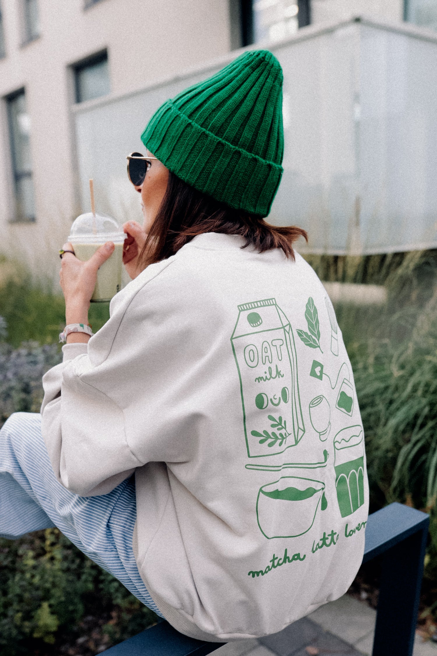 BIG MATCHA AUF CREME - ERWACHSENEN SWEATSHIRT