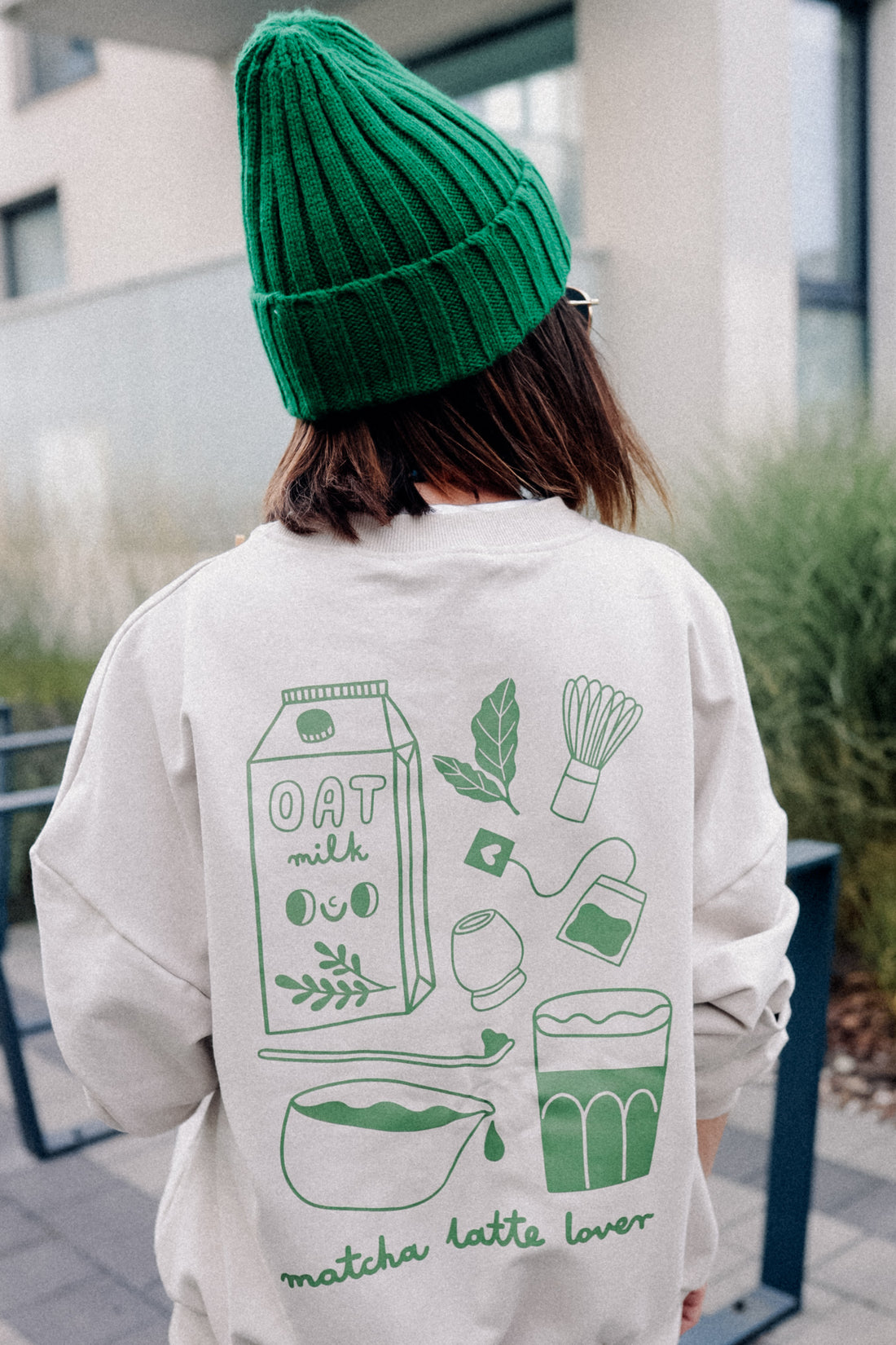 BIG MATCHA AUF CREME - ERWACHSENEN SWEATSHIRT