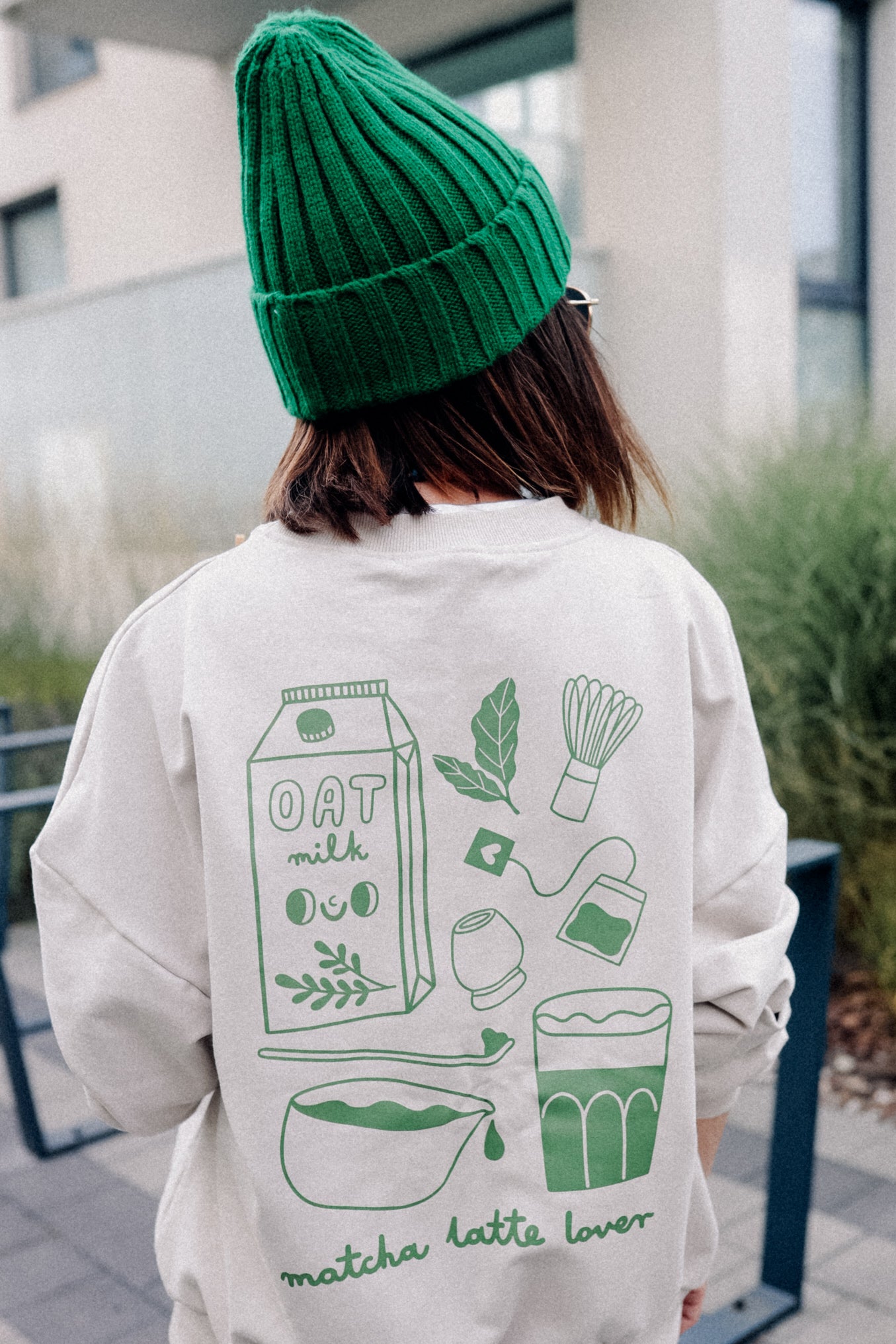 BIG MATCHA AUF CREME - ERWACHSENEN SWEATSHIRT