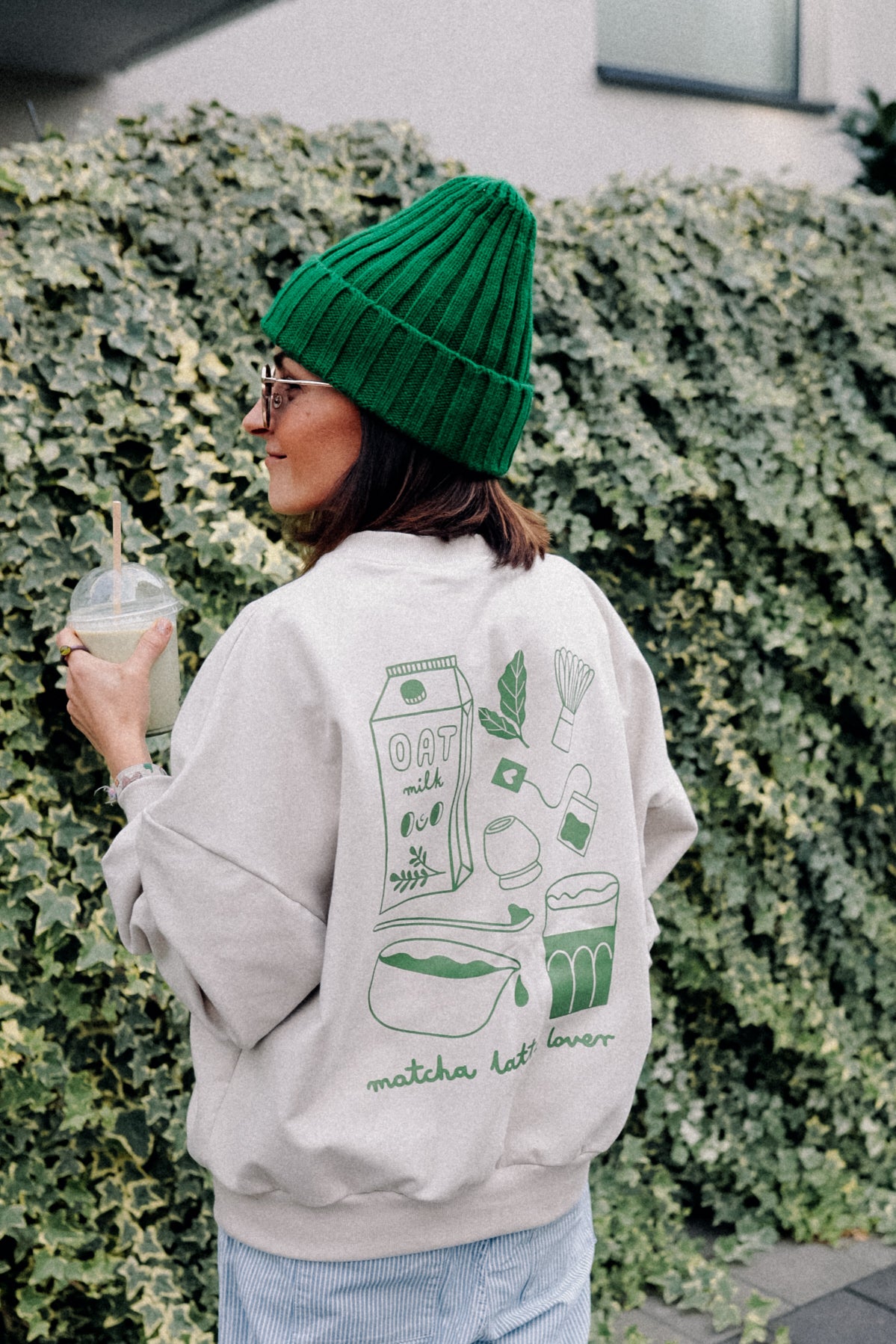 BIG MATCHA AUF CREME - ERWACHSENEN SWEATSHIRT