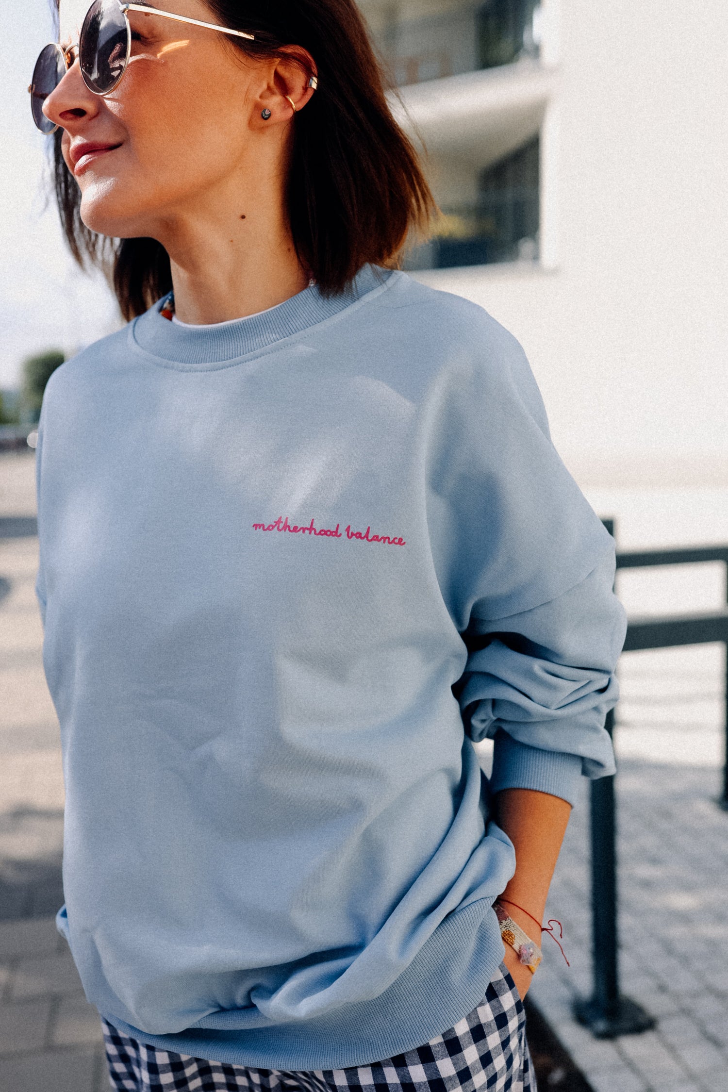 BIG MOTHERHOOD BALANCE AUF HELLBLAU - ERWACHSENEN SWEATSHIRT