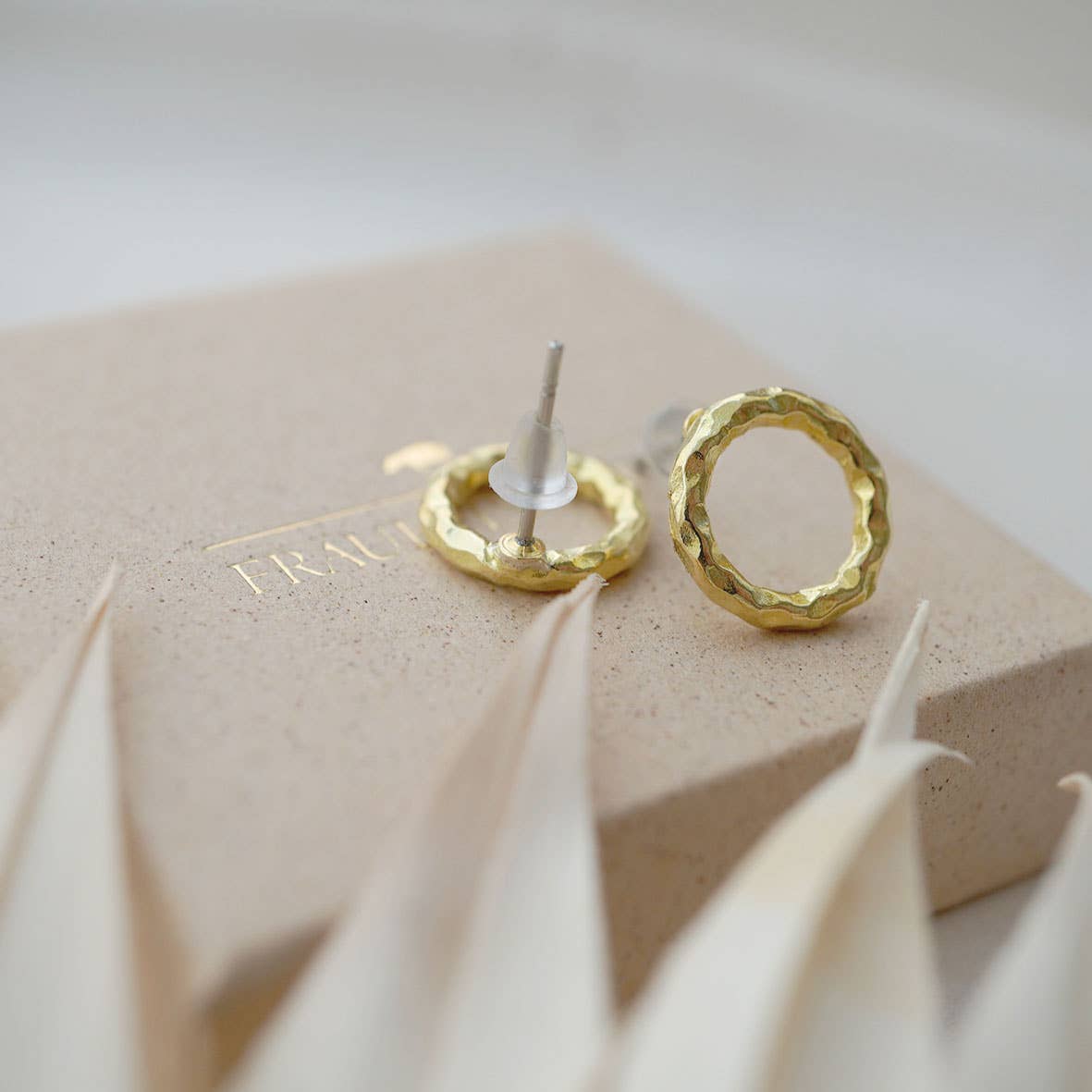 OHRSTECKER - STRUCTURED RING
