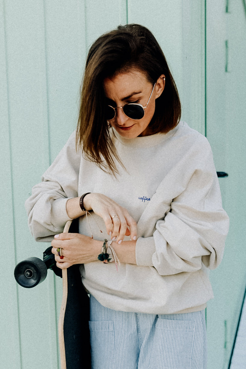 BIG COFFEE LOVER AUF CREME - ERWACHSENEN SWEATSHIRT