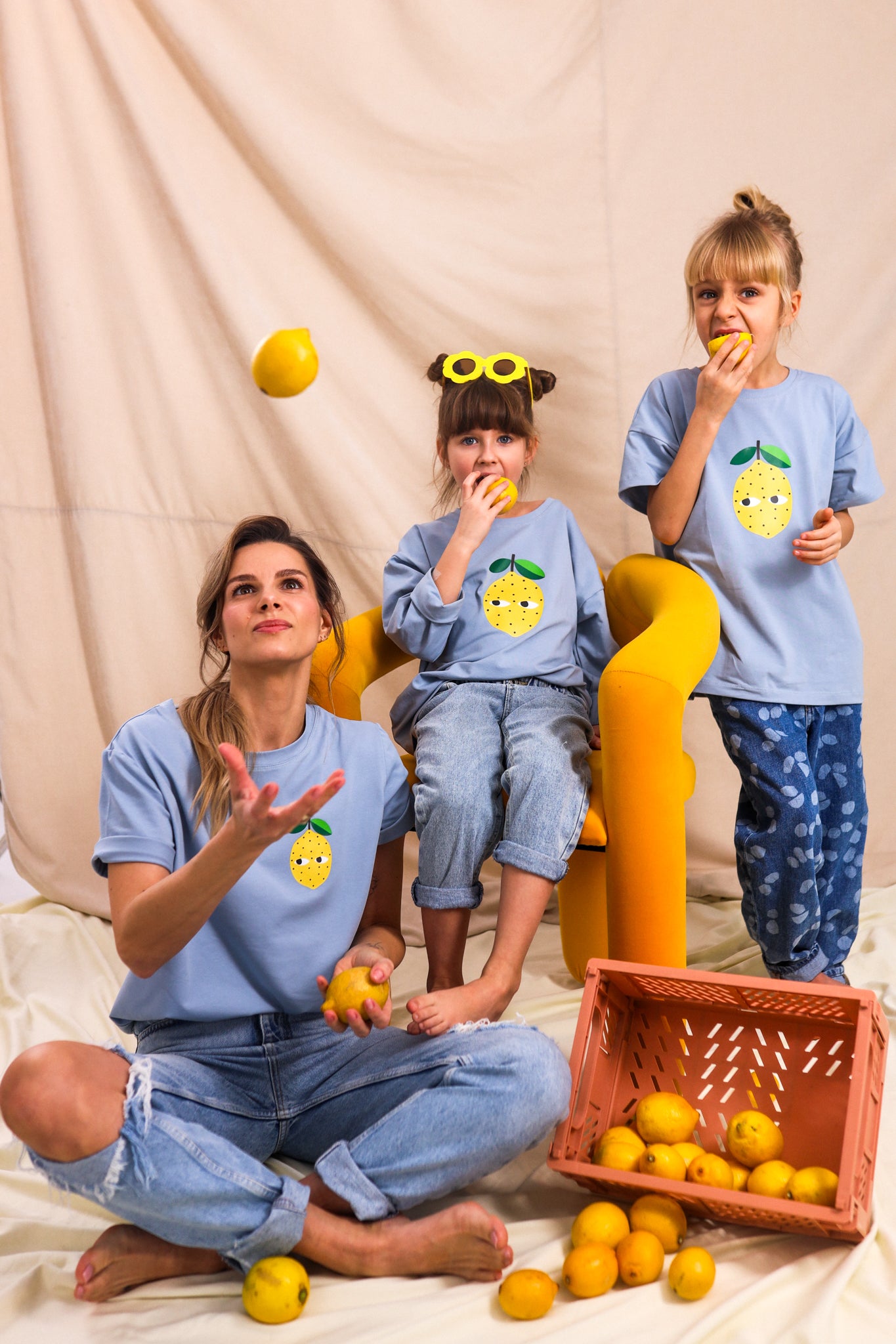 ZITRONE AUF DUNKELBLAU KINDER OVERSIZE SHIRT (LIEFERUNG CA. 14 TAGE)