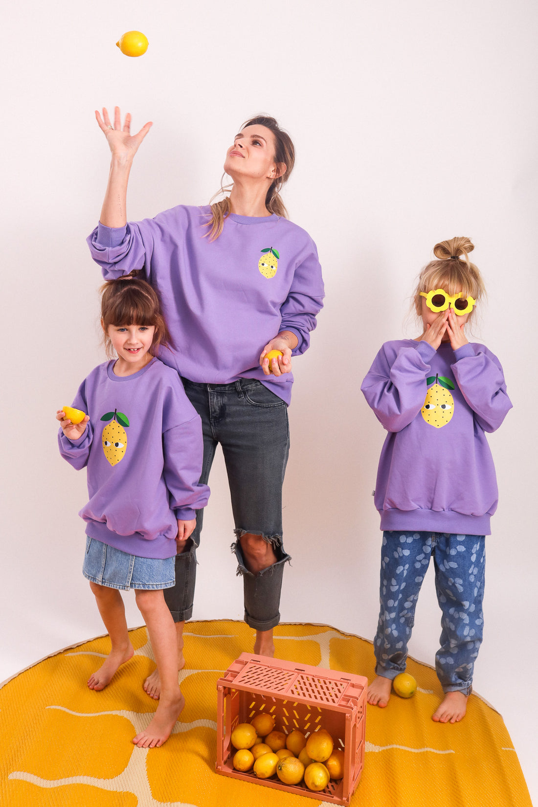 ERWACHSENEN SWEATSHIRT- ZITRONE AUF LILA (LIEFERUNG CA. 14 TAGE)