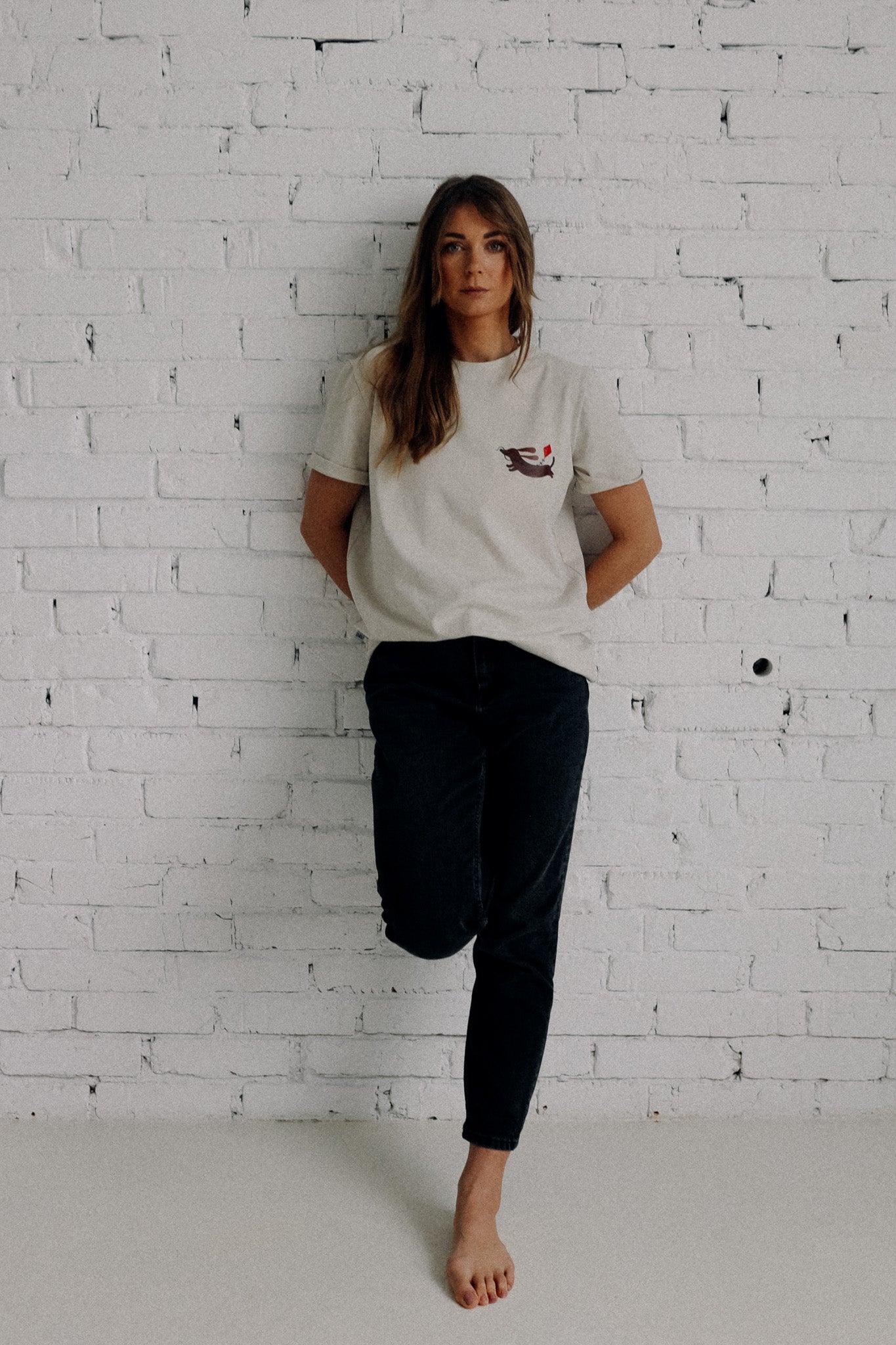 DACKEL AUF CREME -  ERWACHSENEN T-SHIRT (LIEFERUNG CA. 14 TAGE)