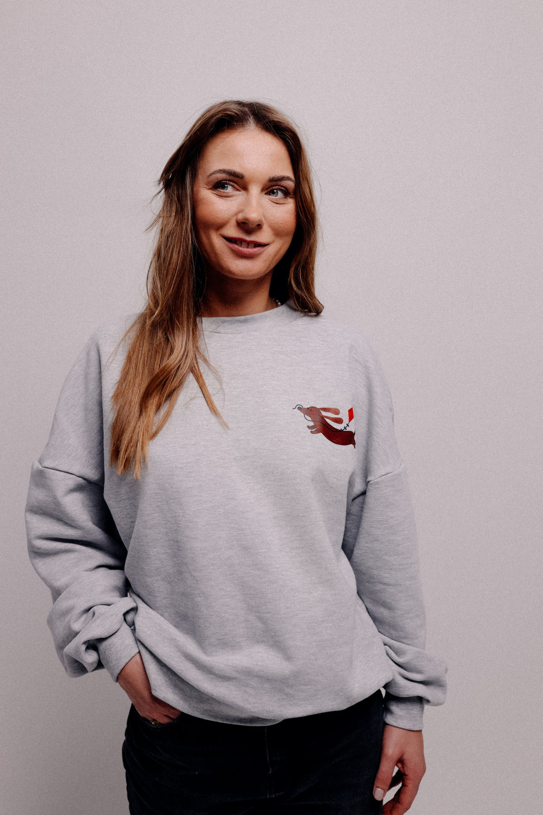 ERWACHSENEN SWEATSHIRT- DACKEL AUF GRAU MELIERT (LIEFERUNG CA. 14)