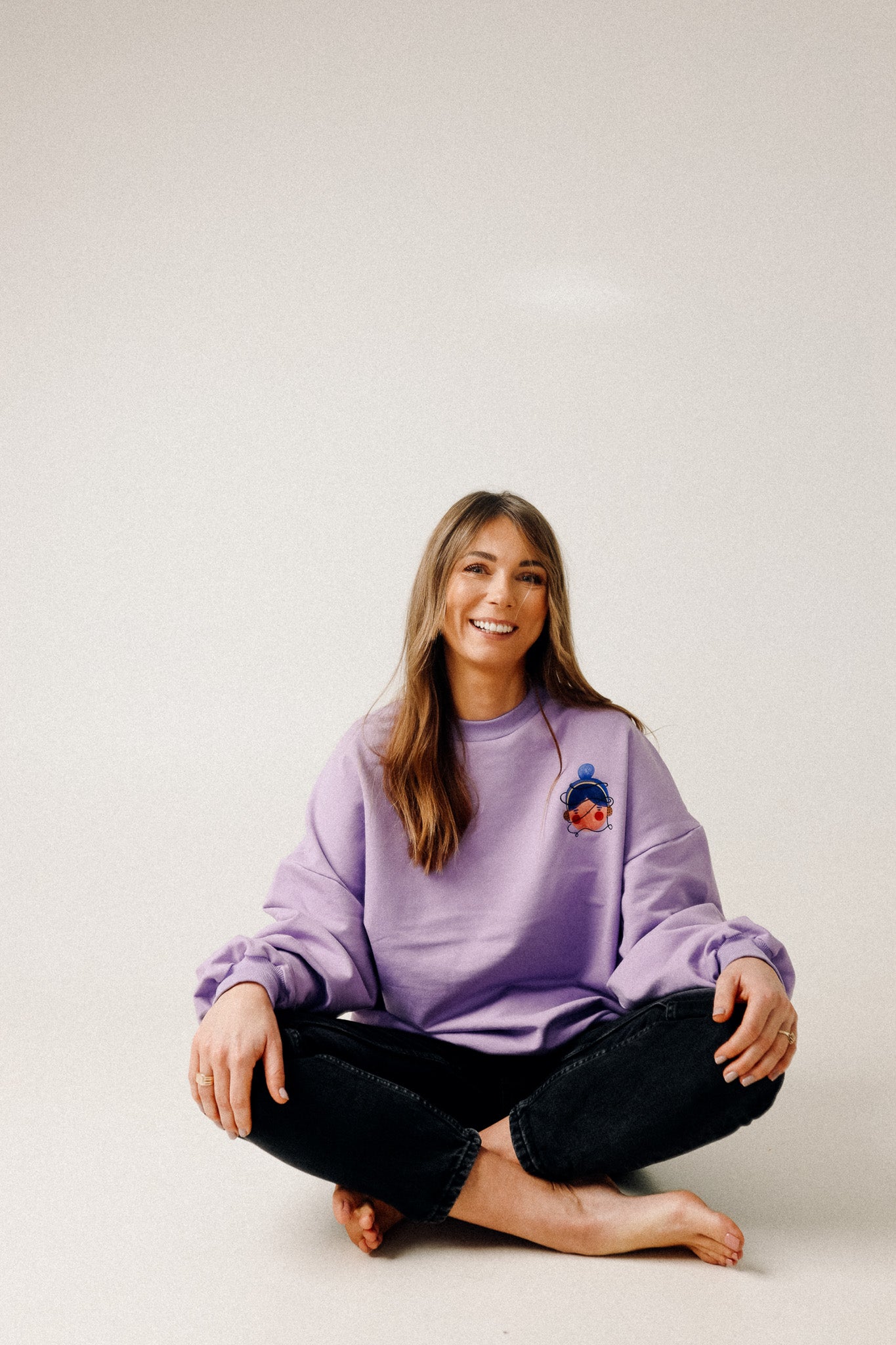 ERWACHSENEN SWEATSHIRT- GIRL AUF LILA  (LIEFERUNG CA. 14