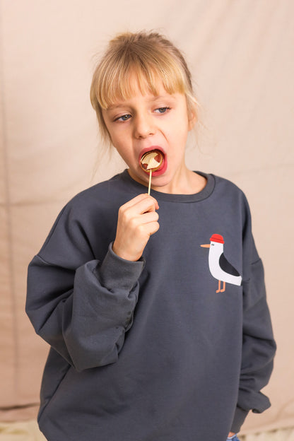 MÖWE AUF DUNKELGRAU SWEATSHIRT (LIEFERZEIT CA. 14 TAGE)