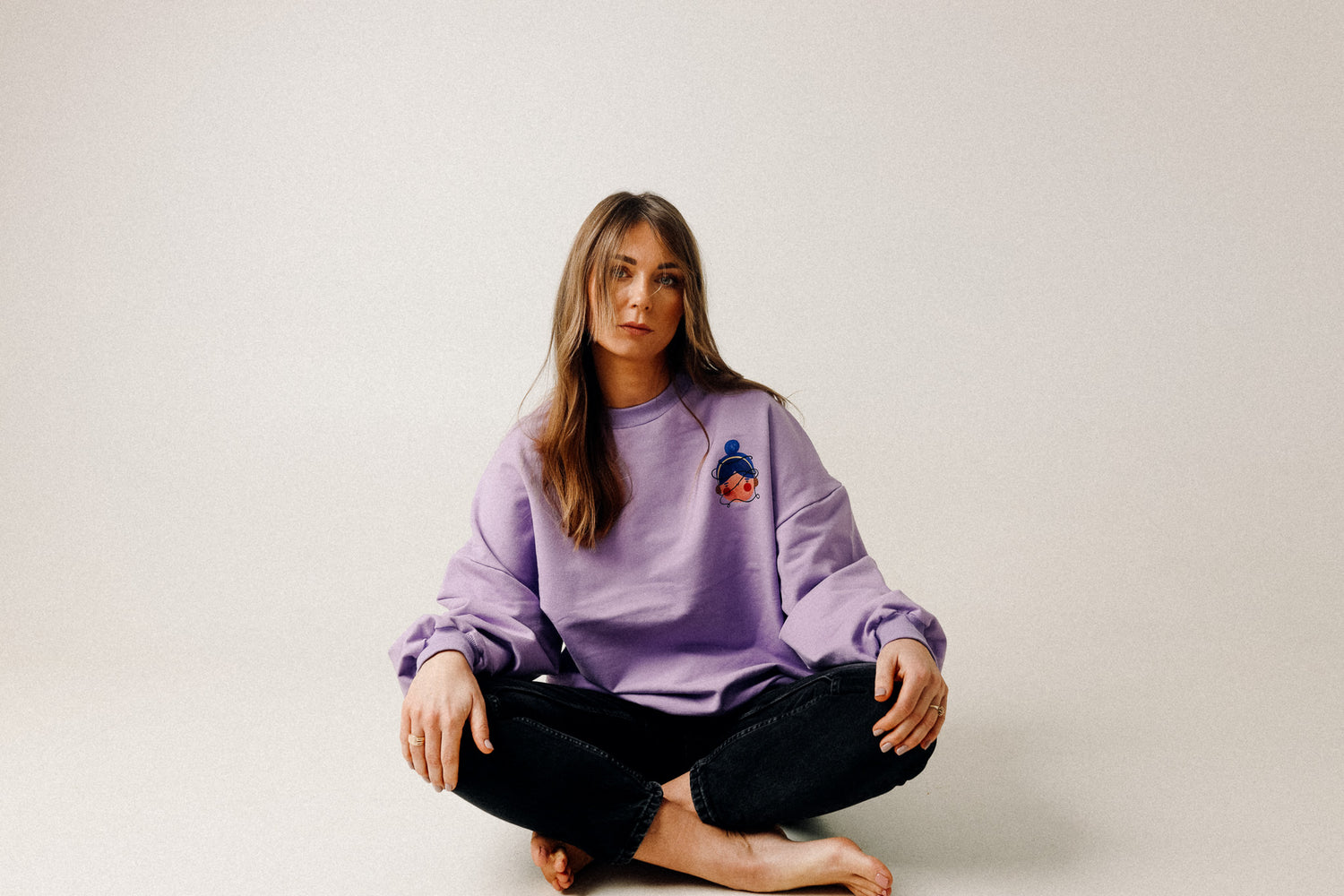 ERWACHSENEN SWEATSHIRT- GIRL AUF LILA  (LIEFERUNG CA. 14