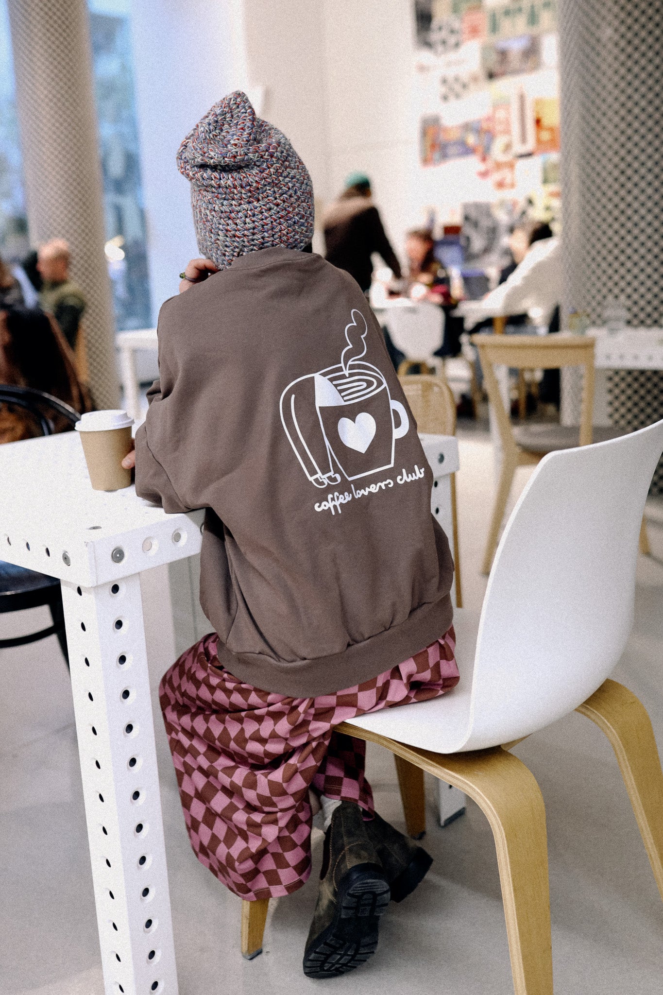 PRE ORDER - BIG COFFEE LOVER AUF EARTH - ERWACHSENEN SWEATSHIRT