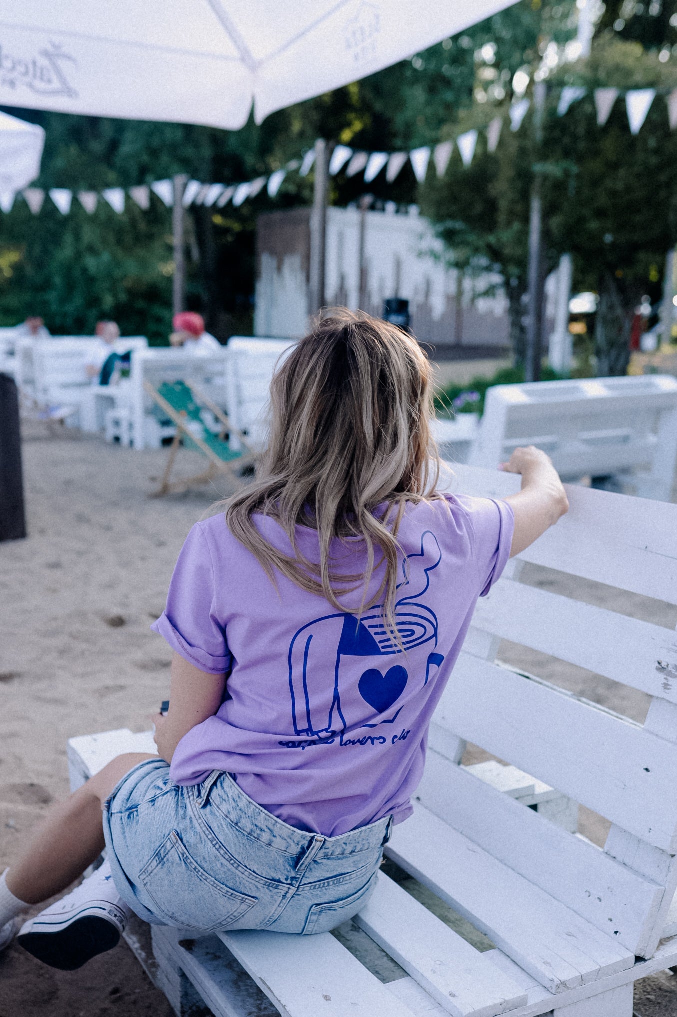 BIG COFFEE LOVER AUF LILA -  ERWACHSENEN T-SHIRT (ANFERTIGUNG CA. 14 TAGE)