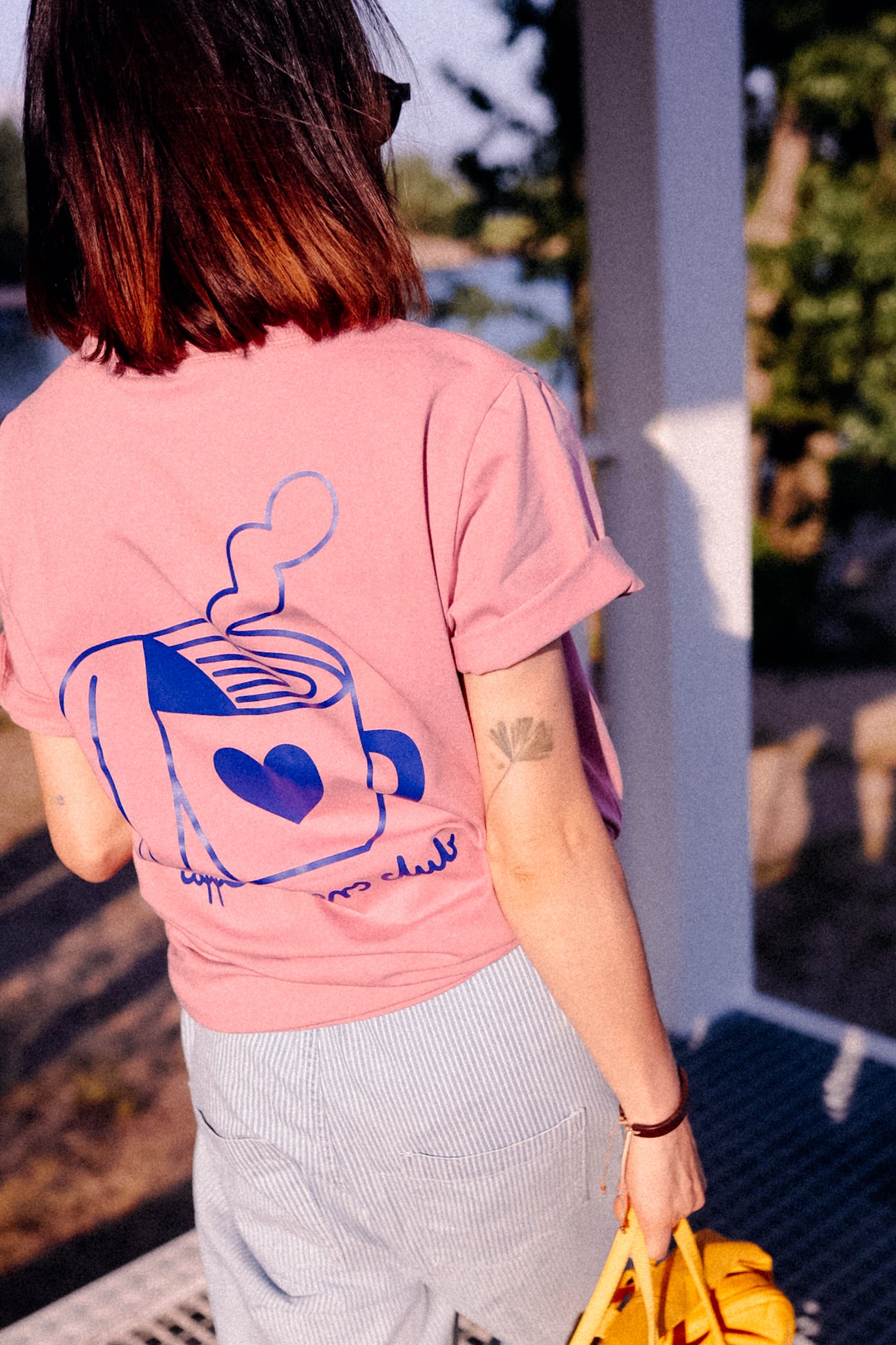 BIG COFFEE LOVER AUF ALTROSA -  ERWACHSENEN T-SHIRT (ANFERTIGUNG CA. 14 TAGE)