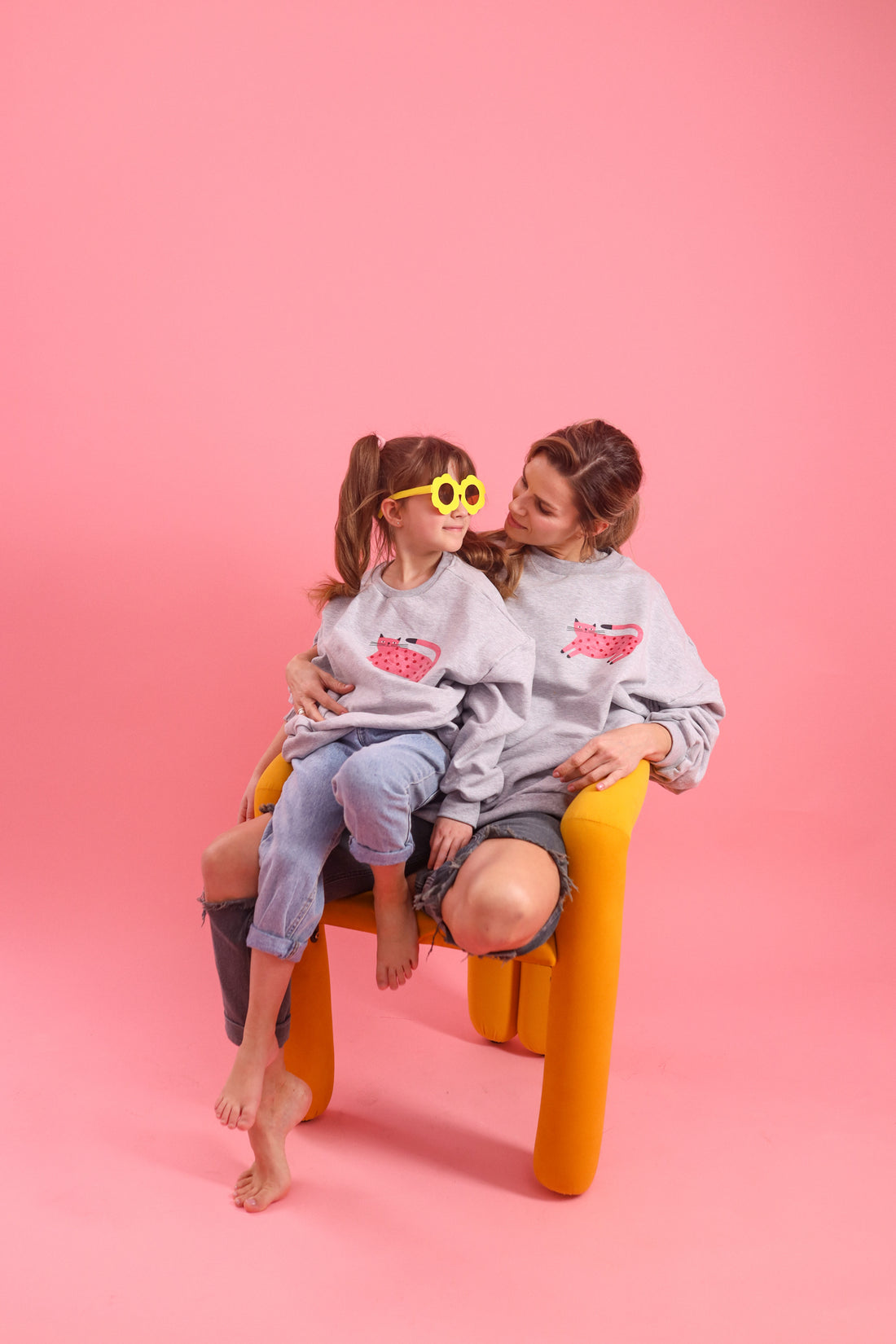 ERWACHSENEN SWEATSHIRT- PINKE KATZE AUF GRAU MELIERT (LIEFERUNG CA. 14)