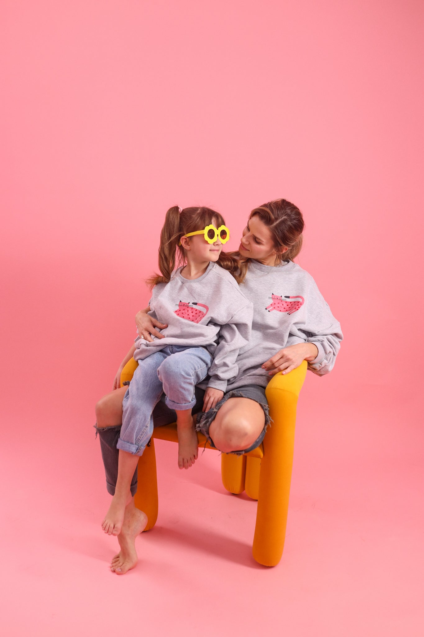 ERWACHSENEN SWEATSHIRT- PINKE KATZE AUF GRAU MELIERT (LIEFERUNG CA. 14)