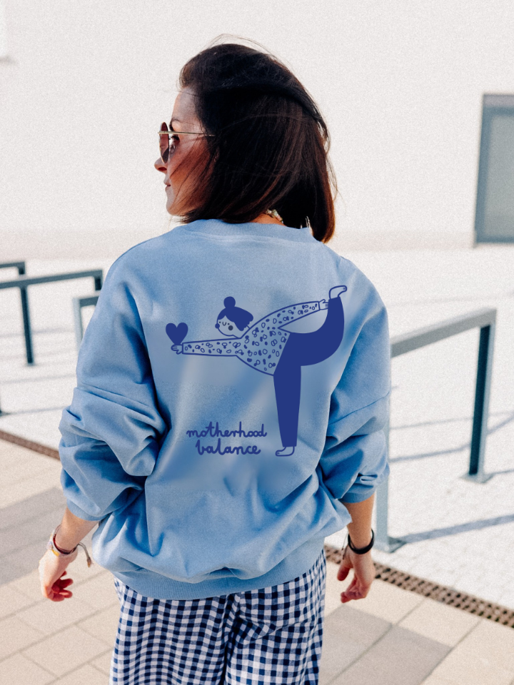 PRE ORDER - BIG MOTHERHOOD BALANCE AUF HELLBLAU - ERWACHSENEN SWEATSHIRT