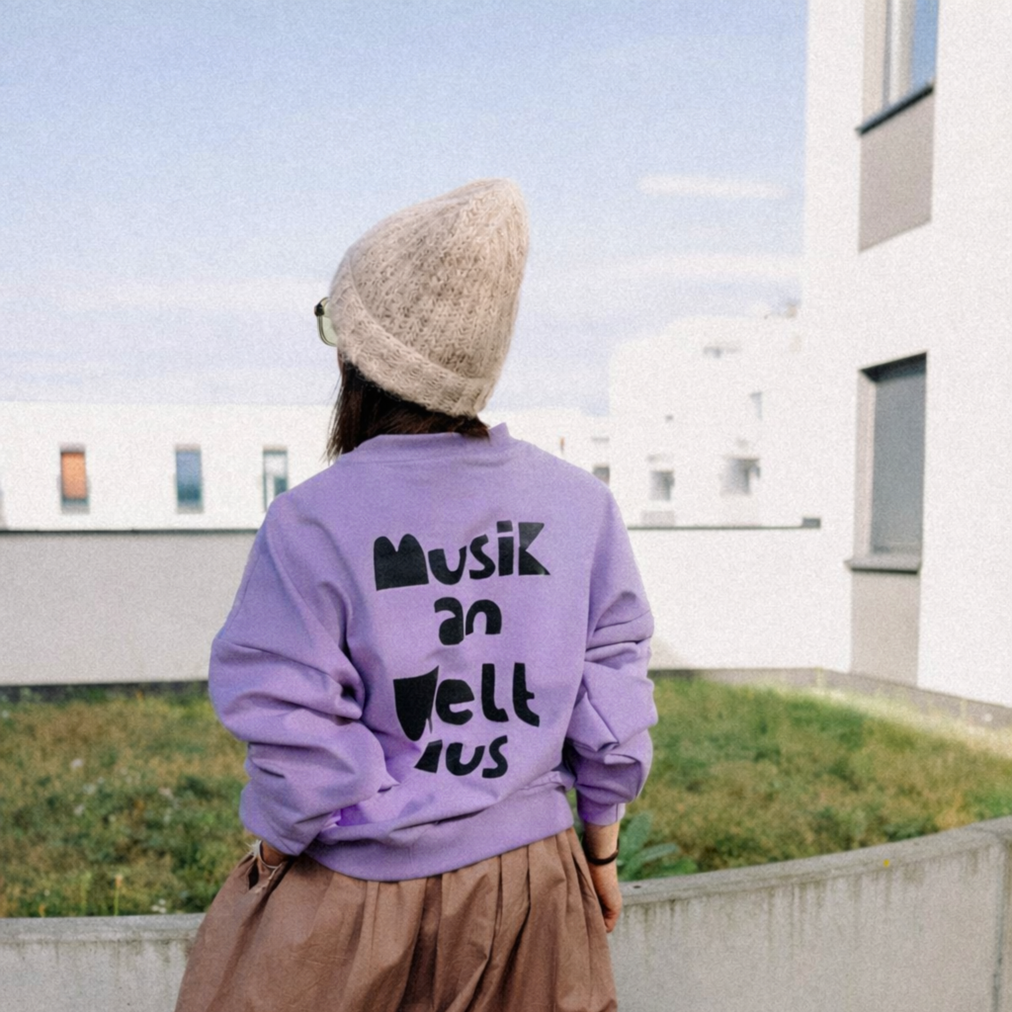 PRE ORDER - MUSIK AN WELT AUS - SWEATSHIRT LILA