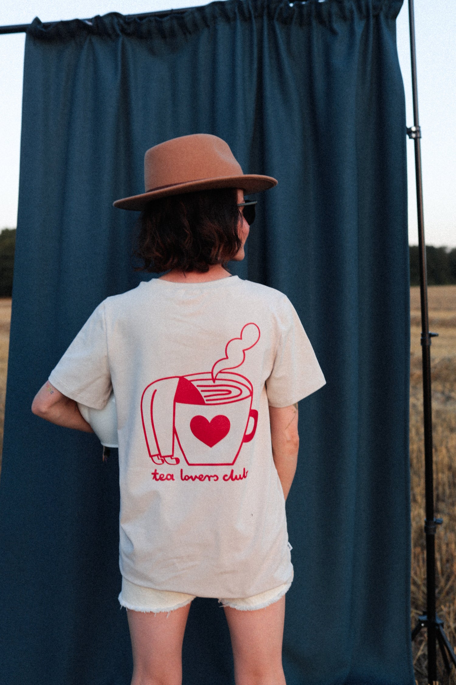 TEA LOVER AUF CREME -  ERWACHSENEN T-SHIRT (ANFERTIGUNG CA. 14 TAGE)